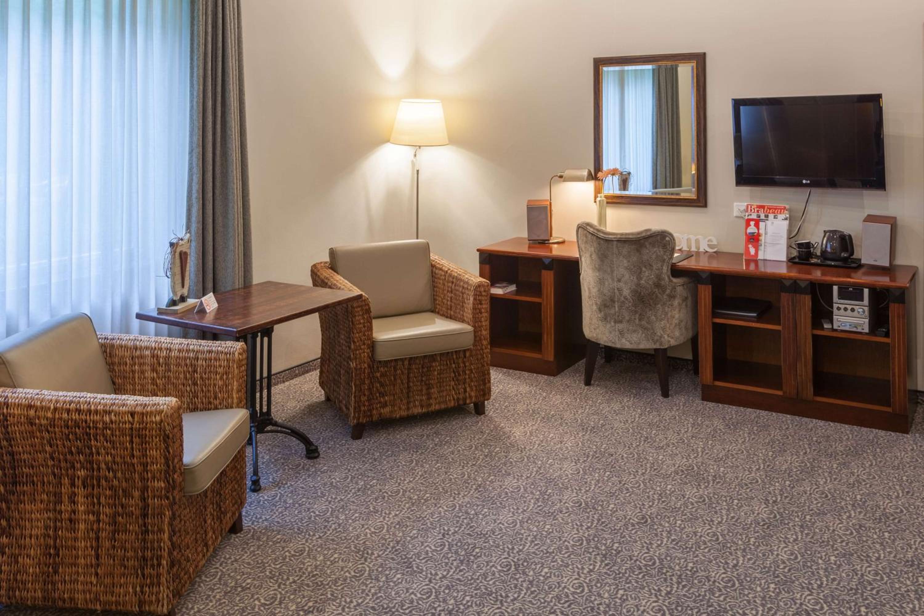 Queen Suite - Photo 2