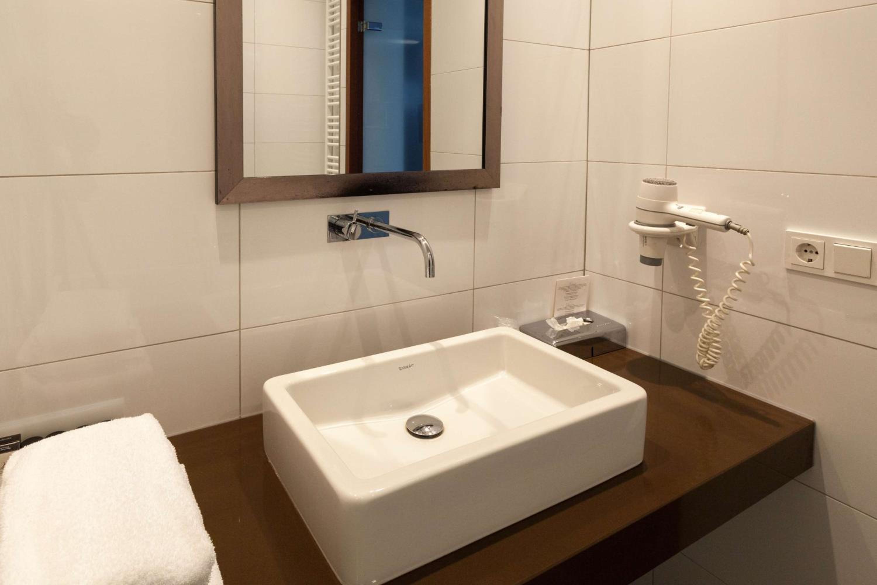 Deluxe Twin Room - Photo 3