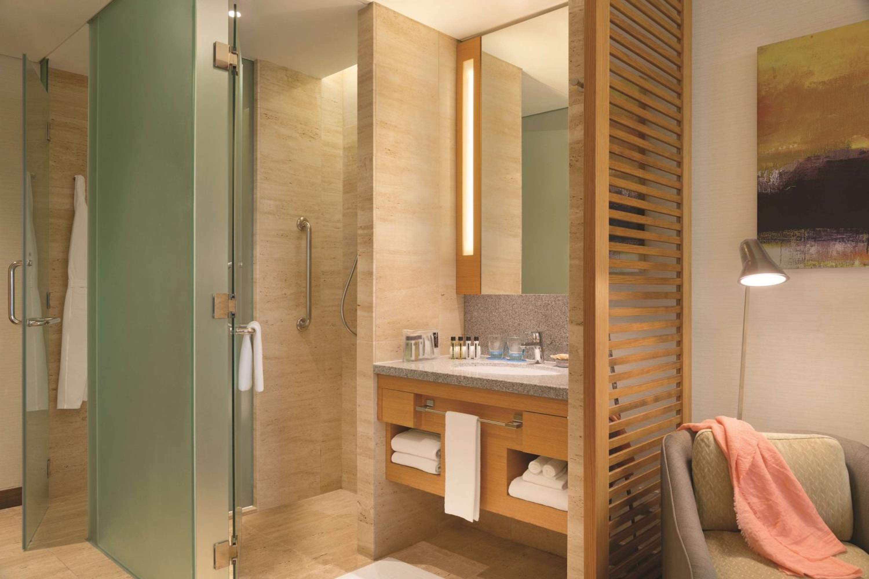 Superior Twin Room with City View photo 3