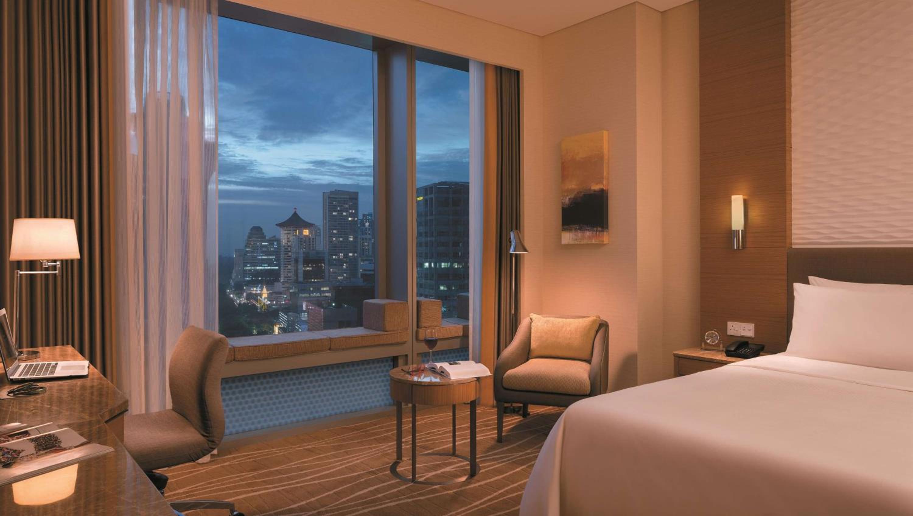 Deluxe King Room photo 2