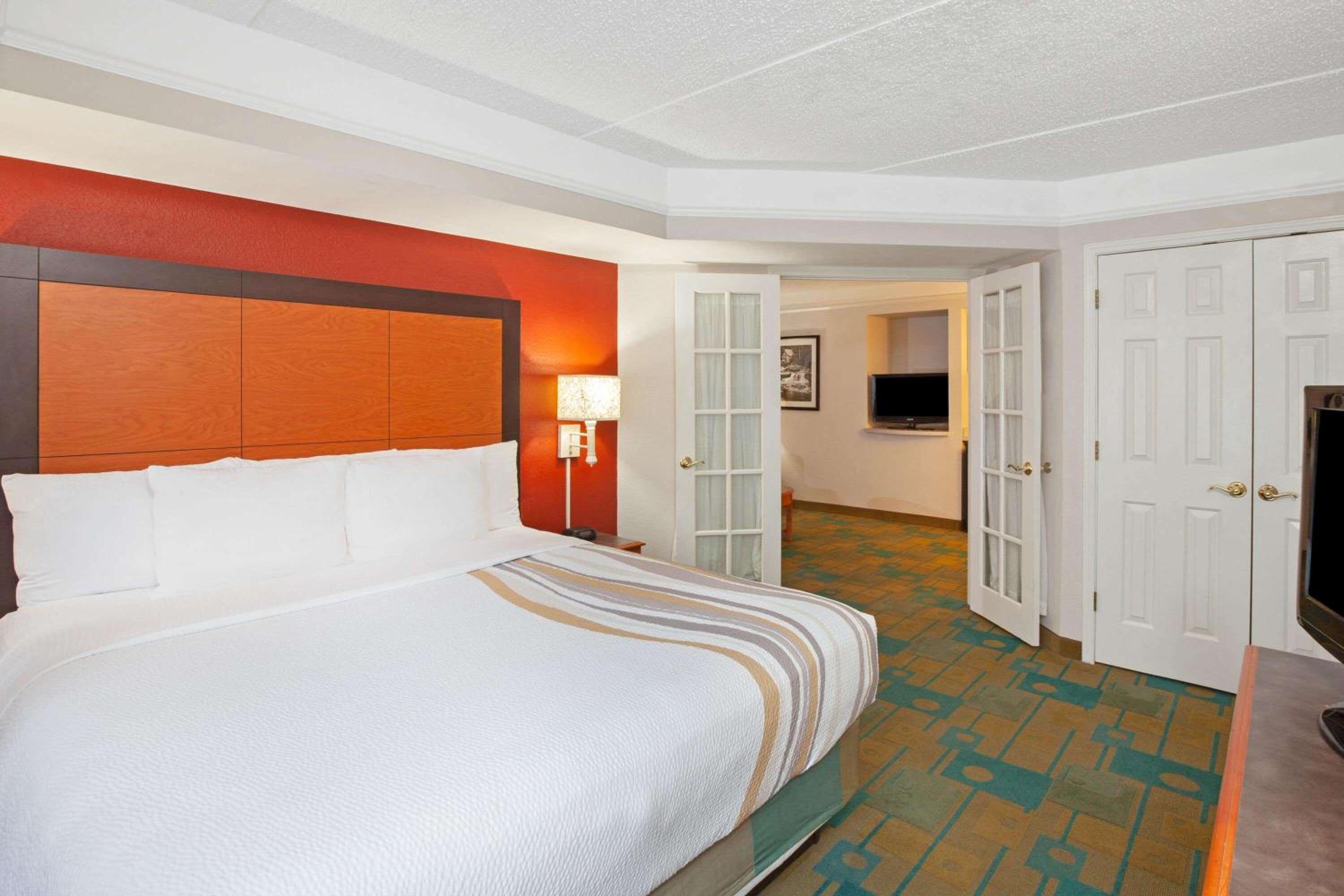 Deluxe King Suite