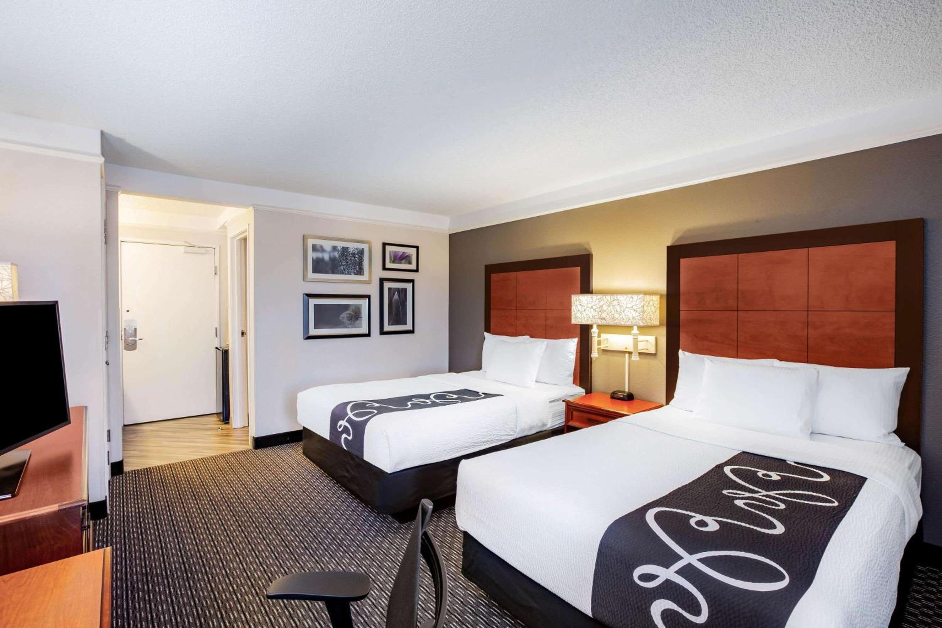 Deluxe Double Room with Two Double Beds - Photo 2