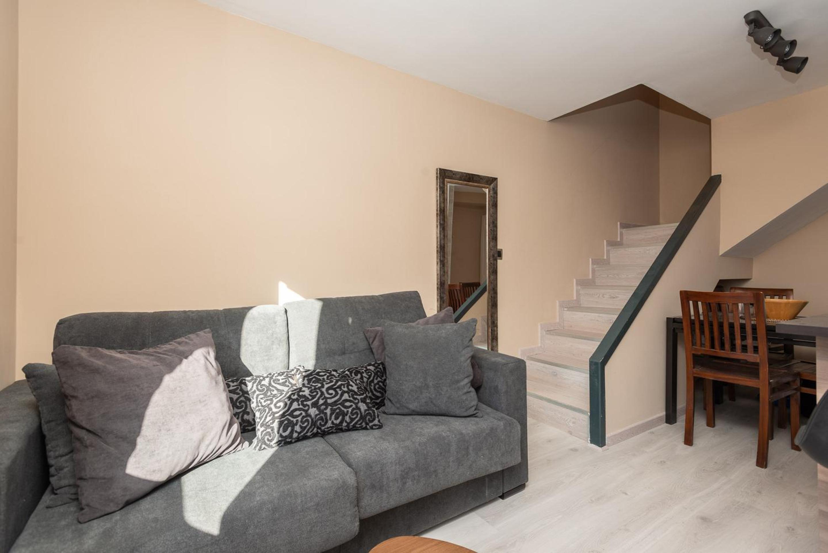One-Bedroom Apartment (4-6 Adults) photo 2