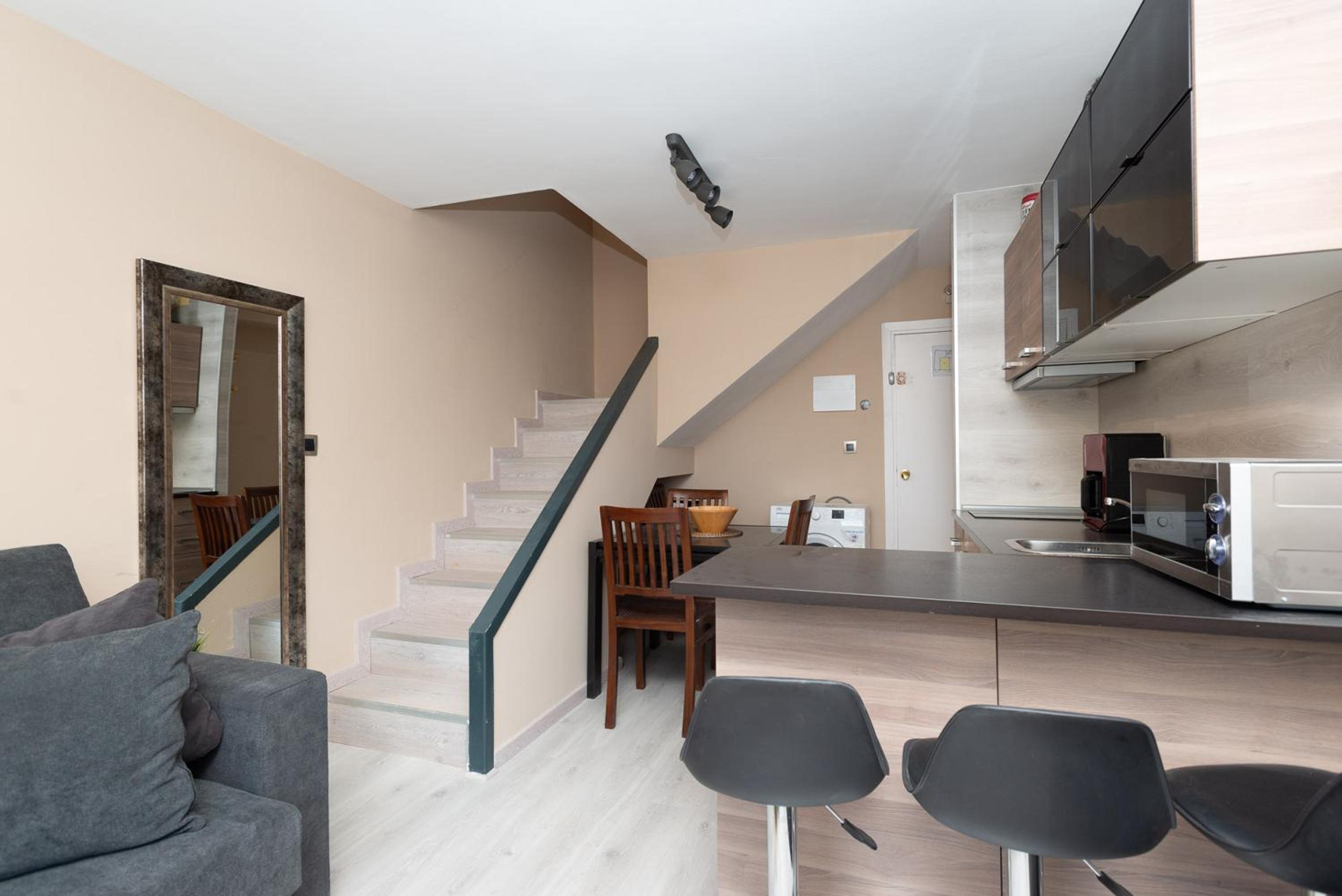 One-Bedroom Apartment (4-6 Adults) photo 3