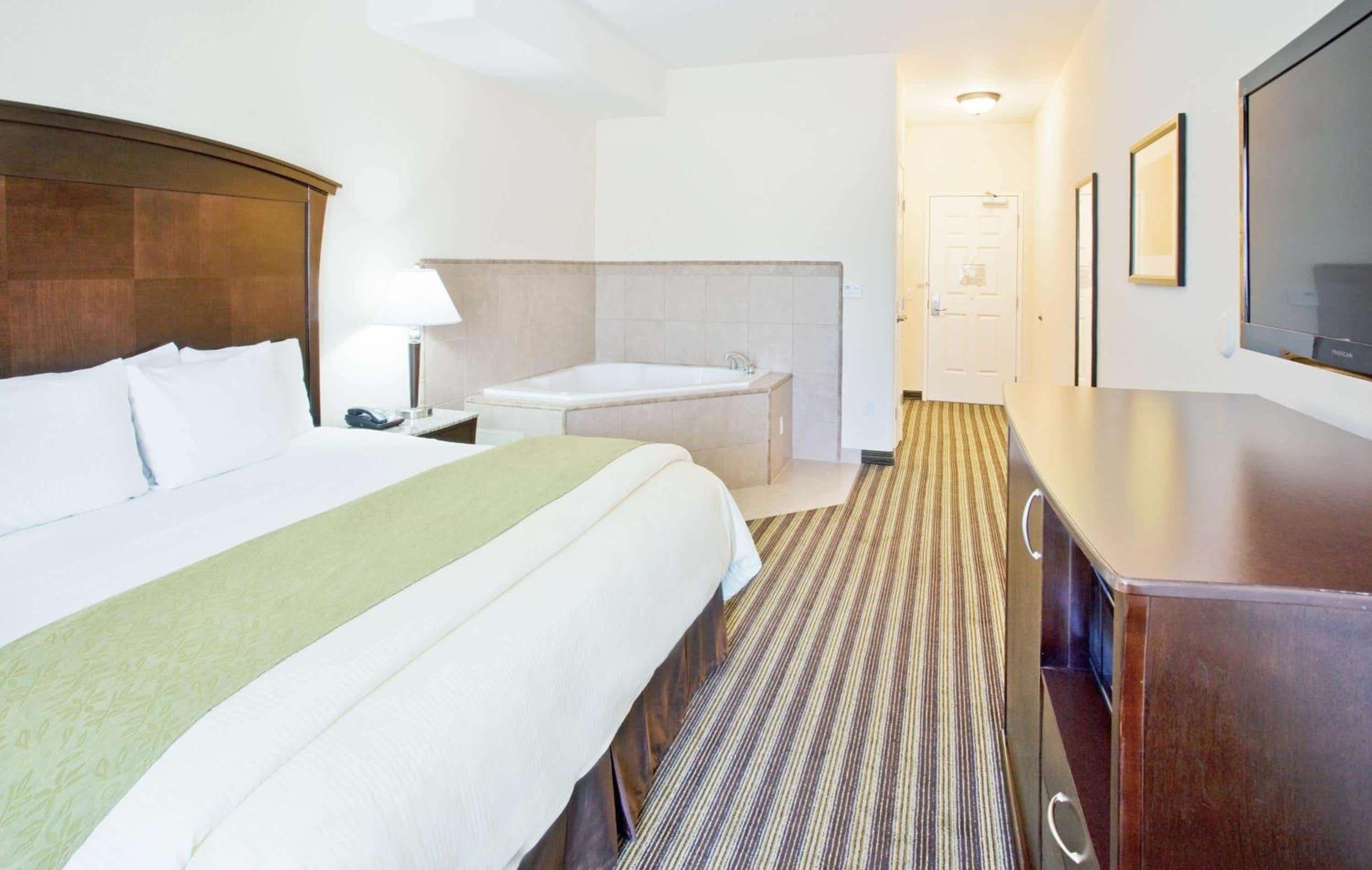 Deluxe King Studio Suite - Non-Smoking - Photo 2