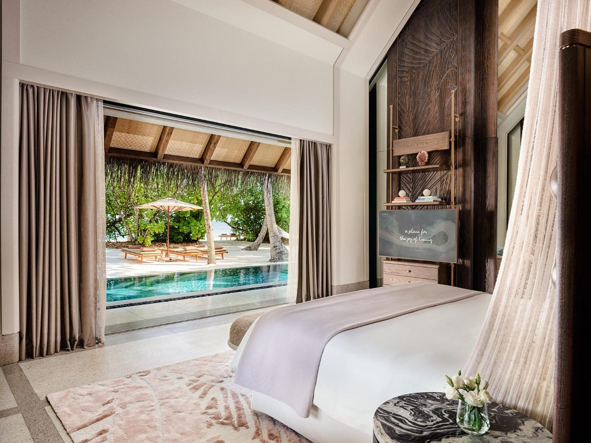 Villa Familiar na Praia com 2 Piscinas (2 Quartos)