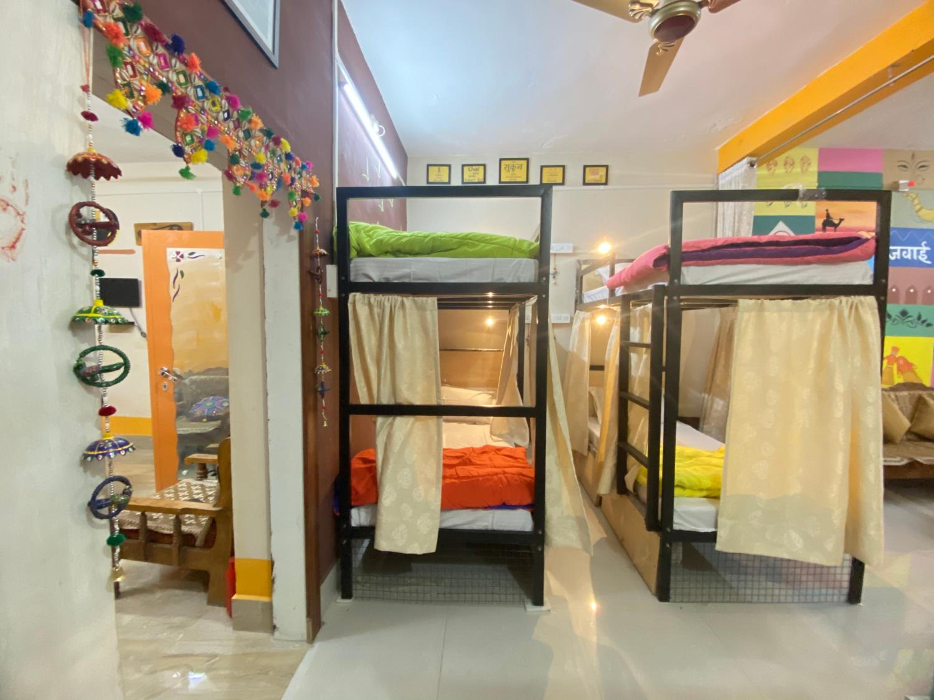 Bed in 6-Bed Mixed Dormitory Room photo 3