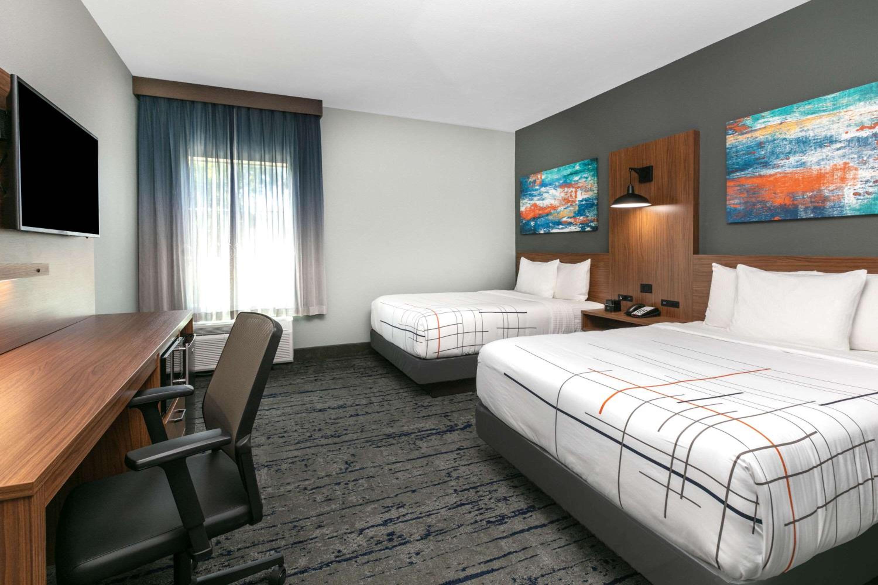 Queen Room with Two Queen Beds - Non-Smoking - Photo 1