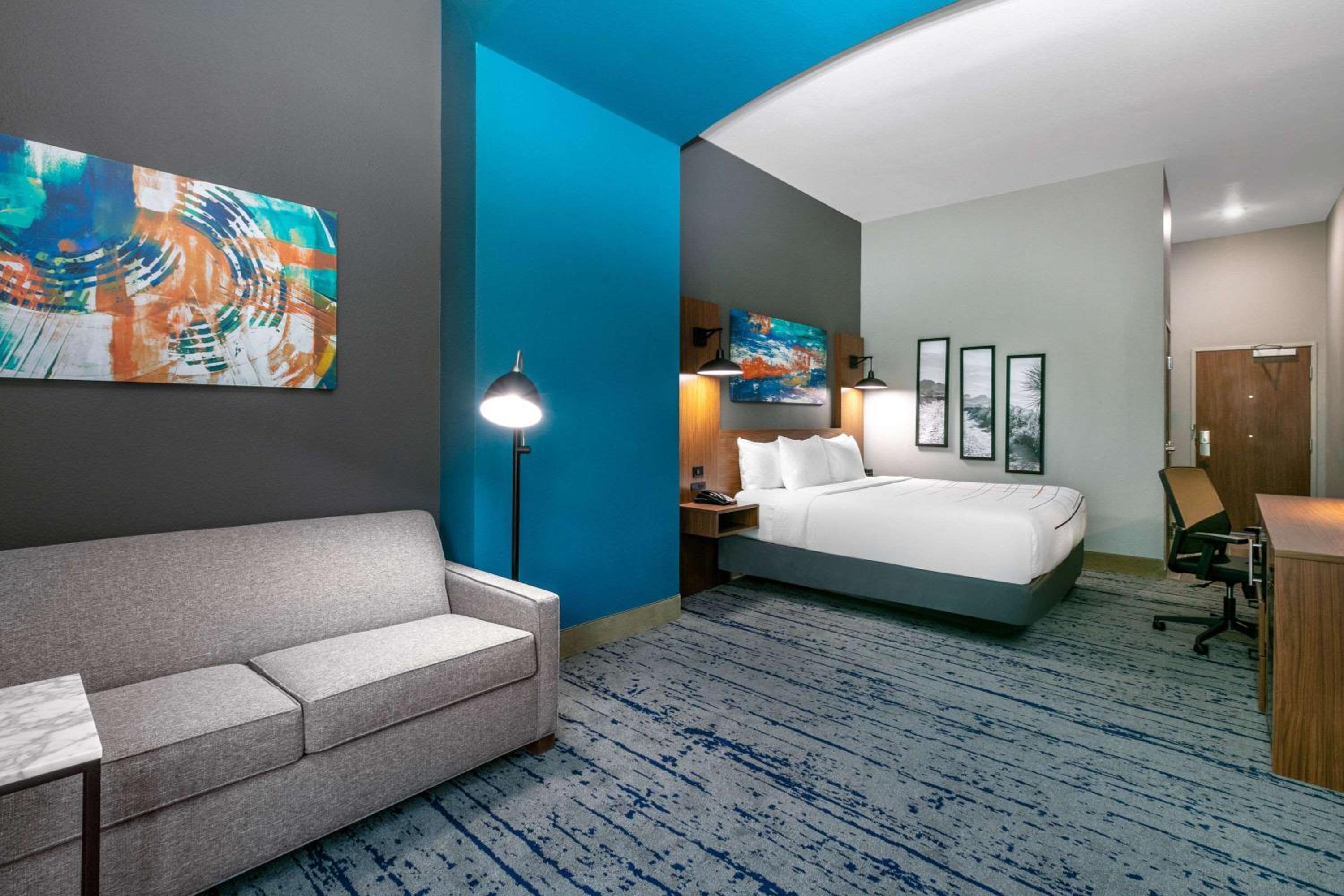 King Room - Non-Smoking - Photo 3