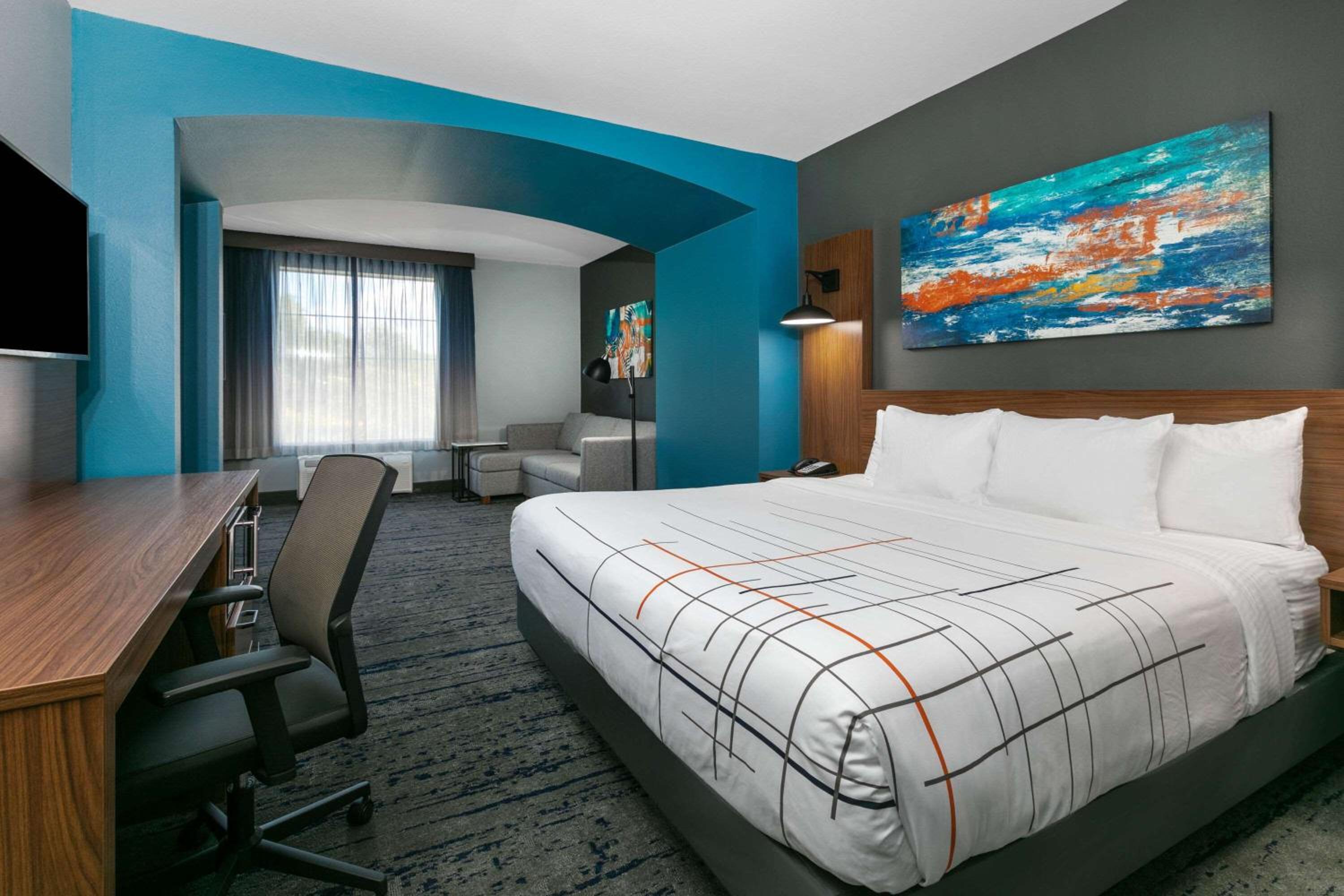 King Room - Non-Smoking - Photo 4