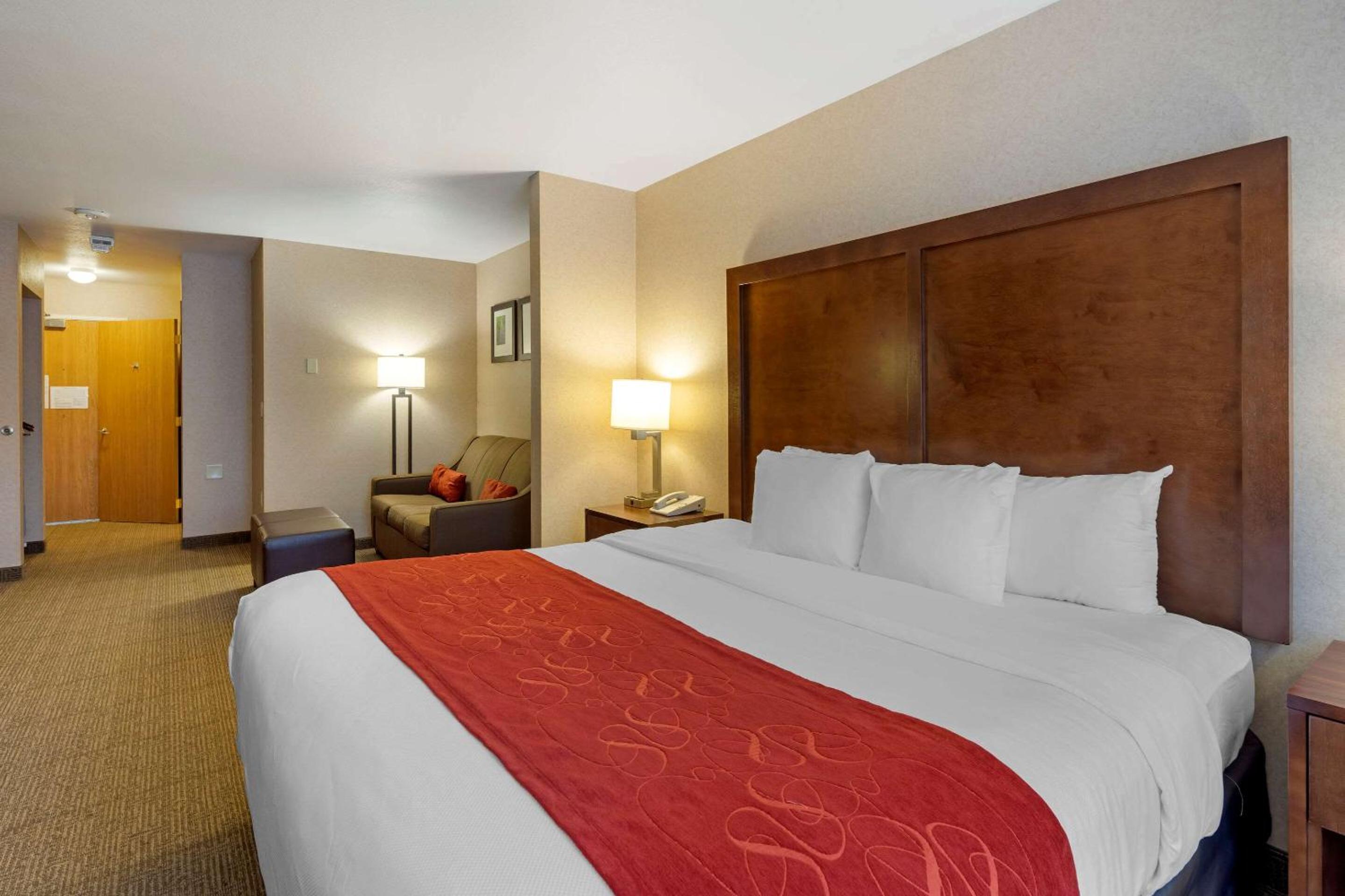 King Suite - Non-Smoking - Photo 2