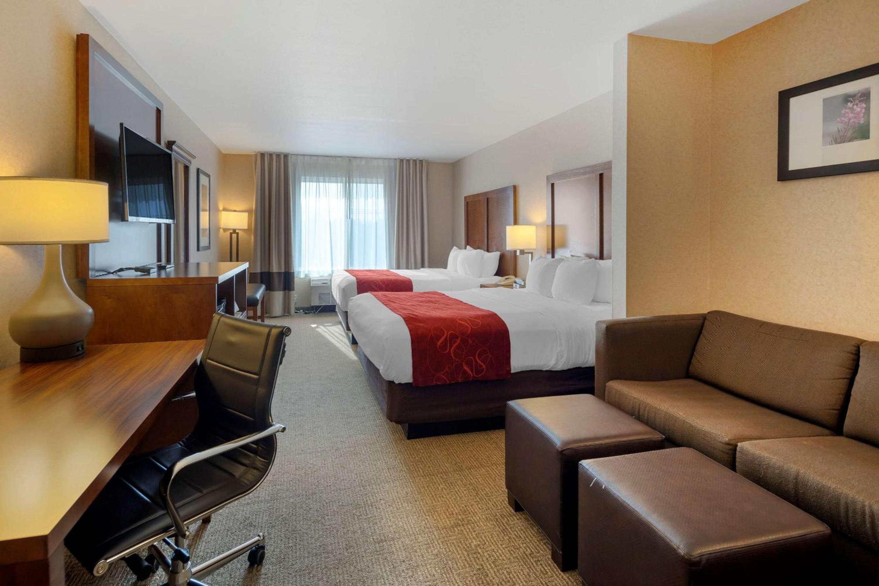 Queen Suite with 2 Queen Beds - Non-Smoking - Photo 1