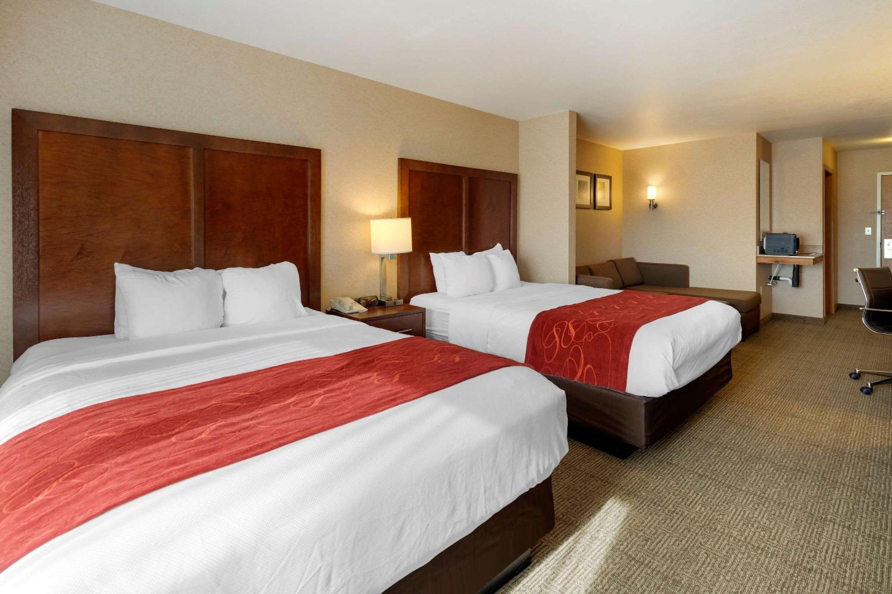 Queen Suite with 2 Queen Beds - Non-Smoking - Photo 2