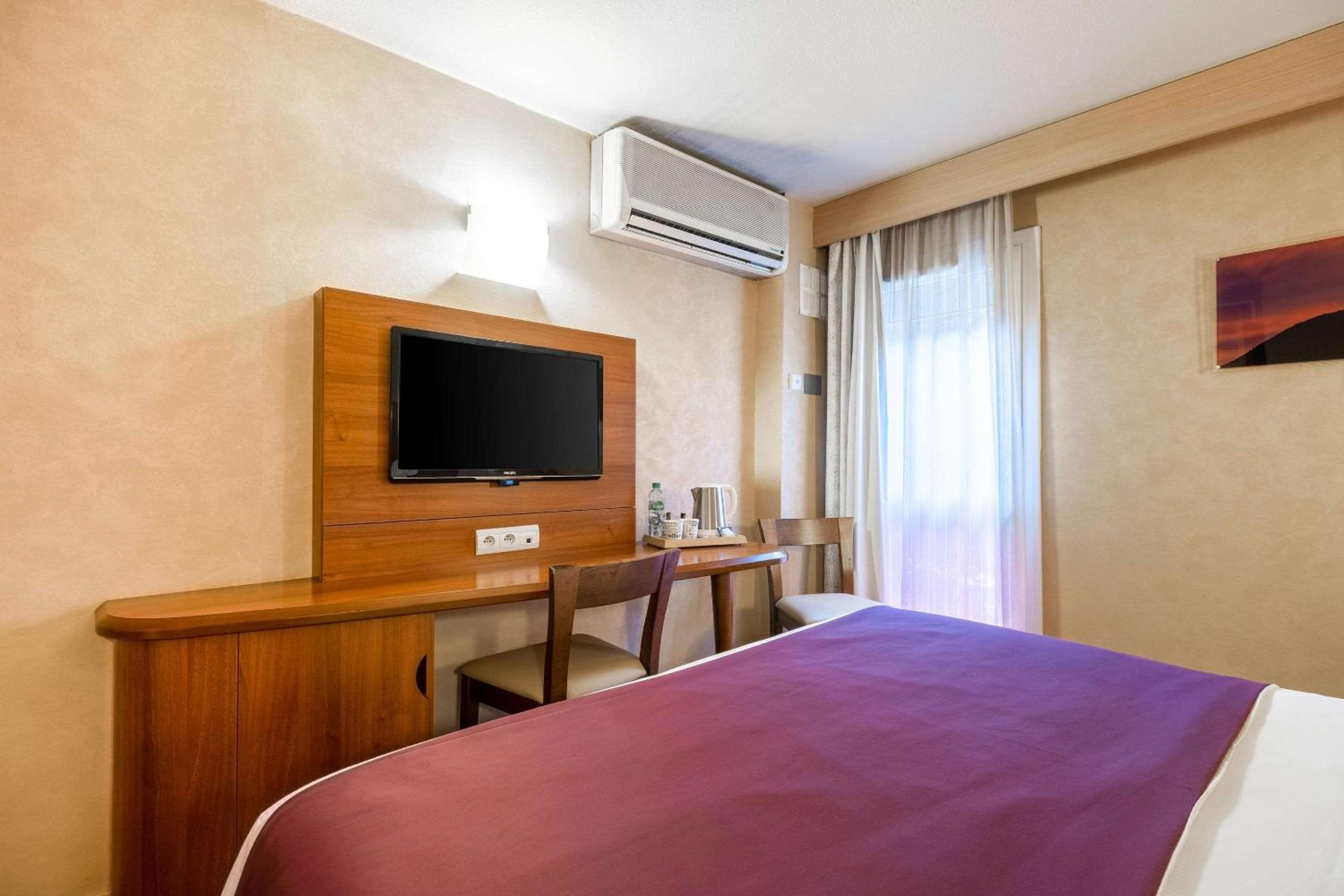 Standard Double Room - Photo 3