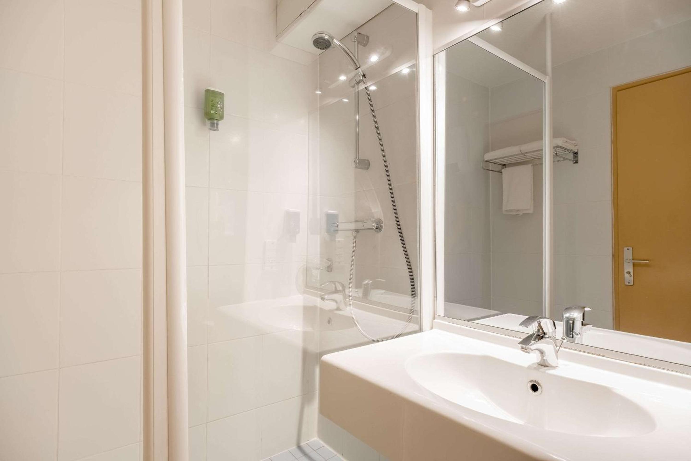 Standard Double Room - Photo 2