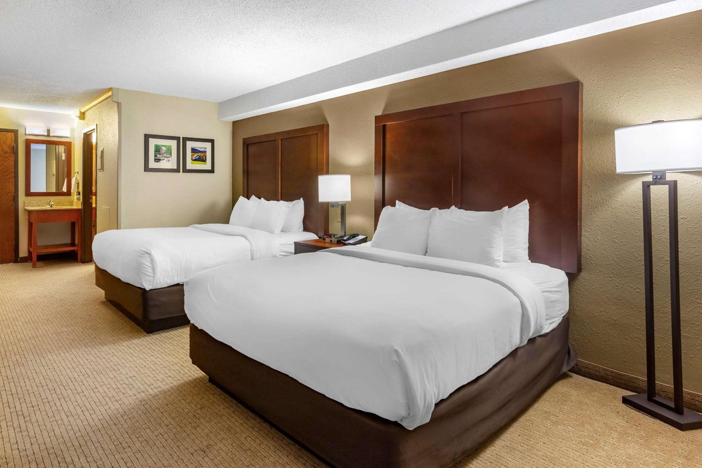 Double Room with Two Double Beds - Accessible/Non-Smoking photo 3