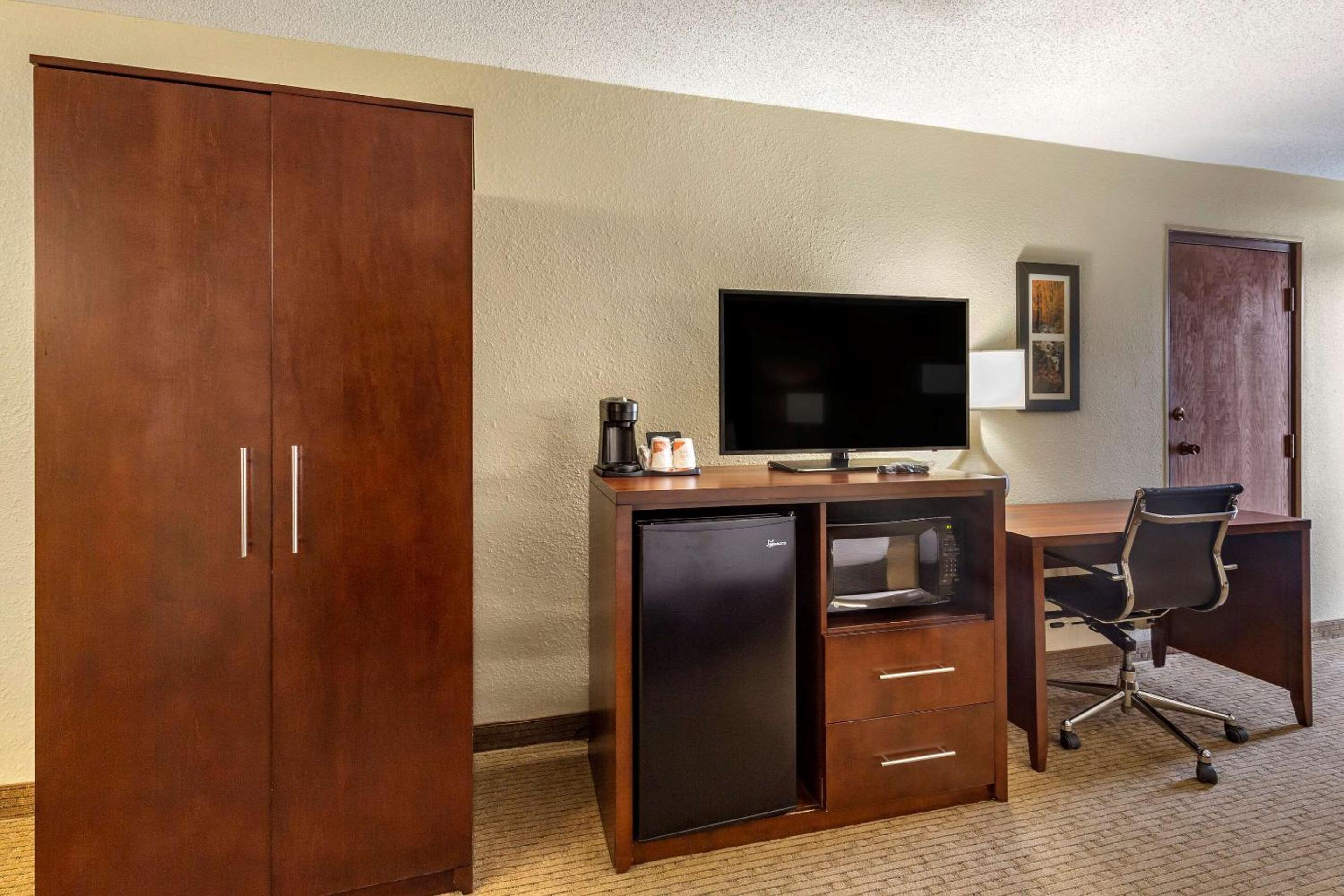 King Room - Accessible/Non-Smoking photo 2