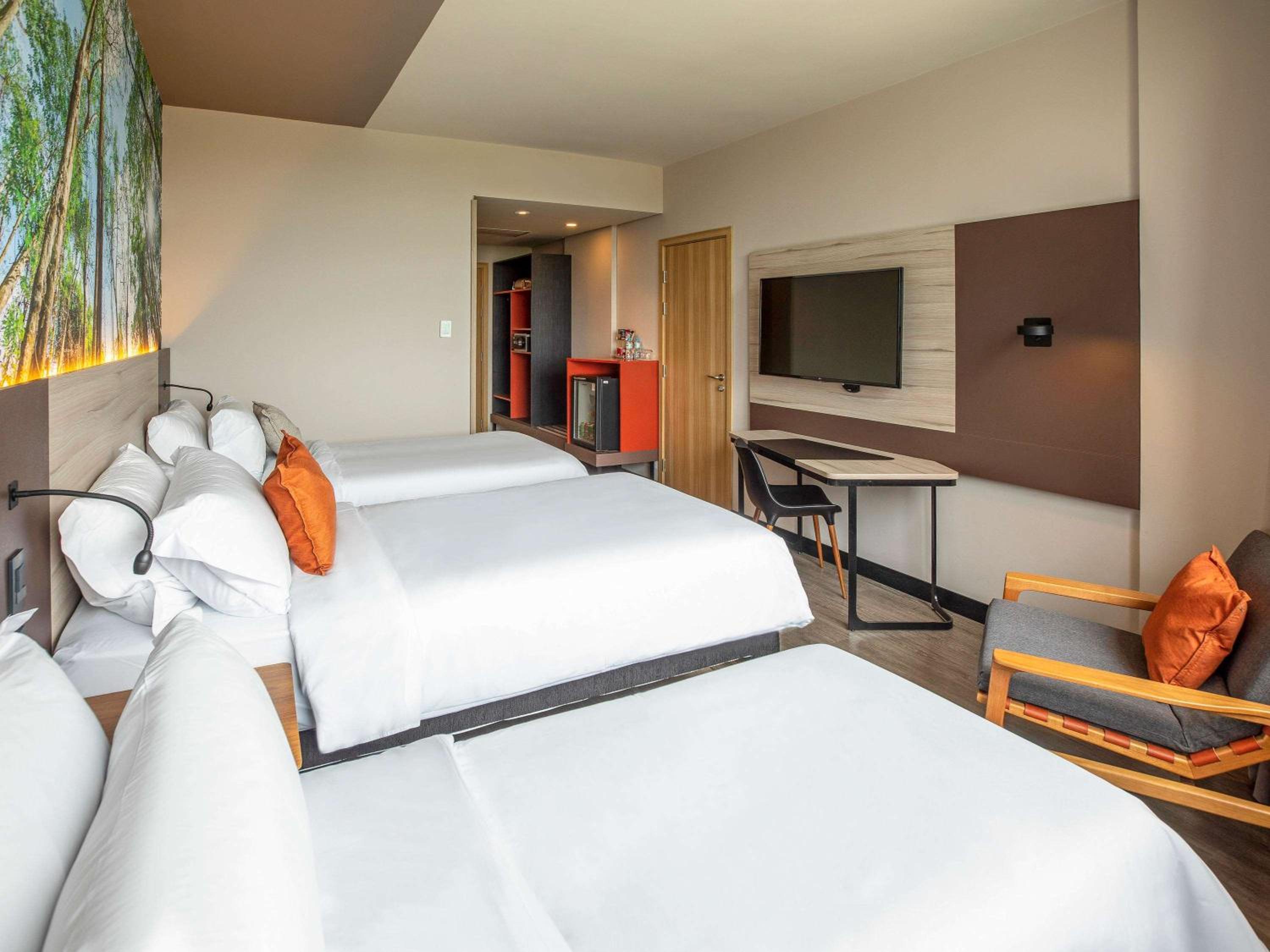 Superior Room with One Double Bed and Sofa Bed photo 1