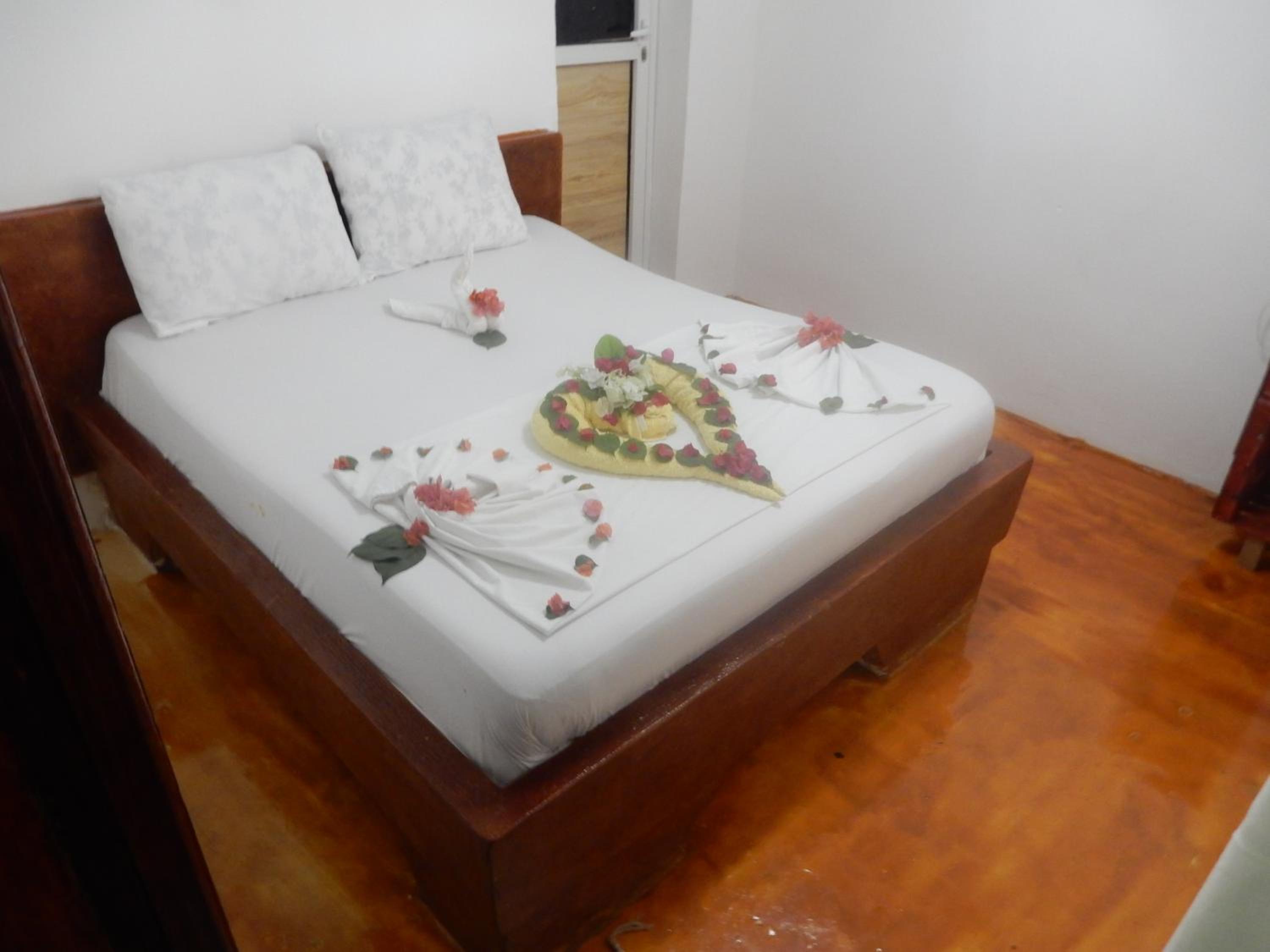 Double Room with Private Bathroom - Photo 2
