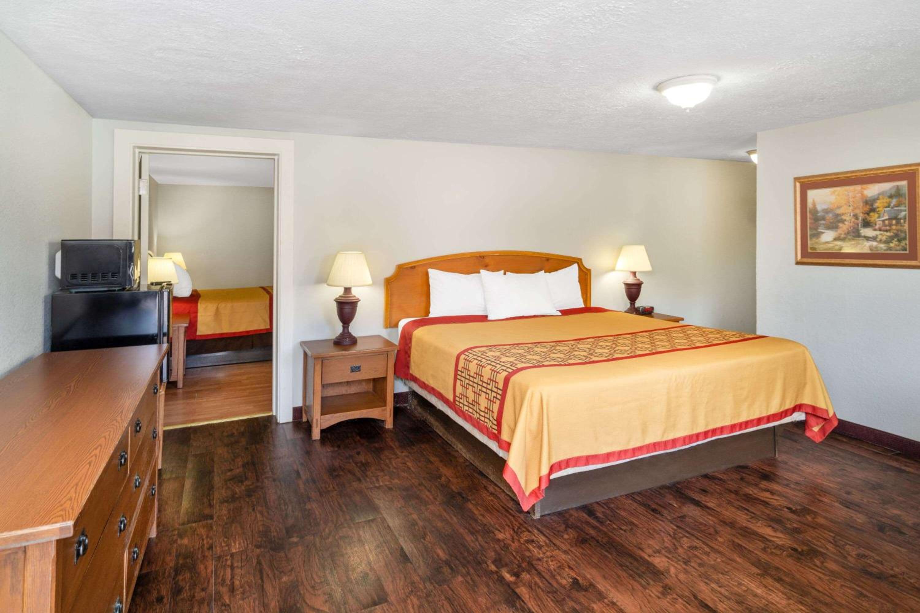 Two-Bedroom Suite - Non-Smoking photo 3