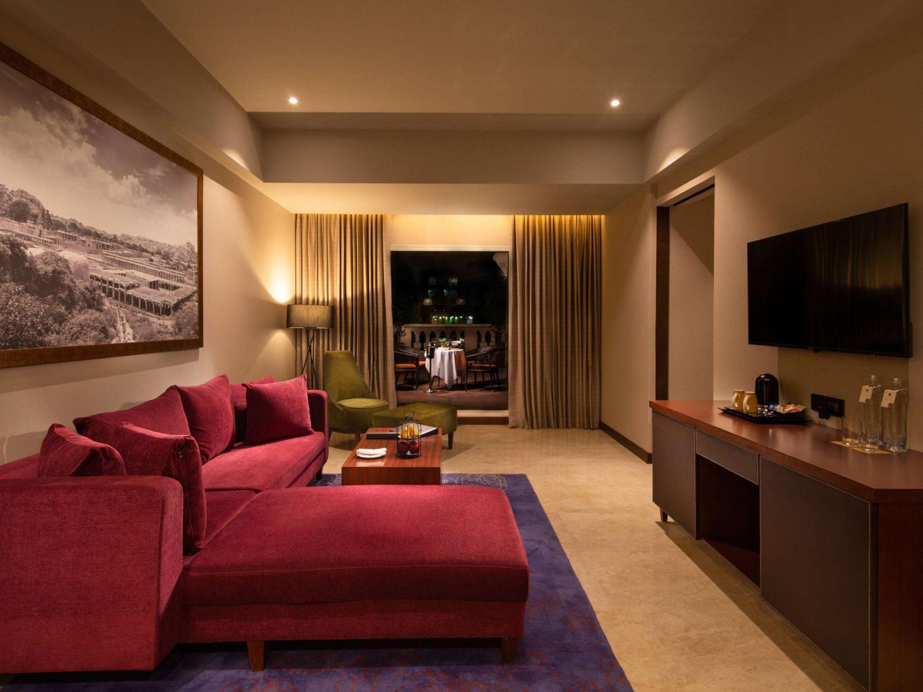 One-Bedroom Superior Suite with Private Terrace, Kitchenette,Executive Lounge Access,with 25% Discount on F&B, Spa and Laundry - Photo 1