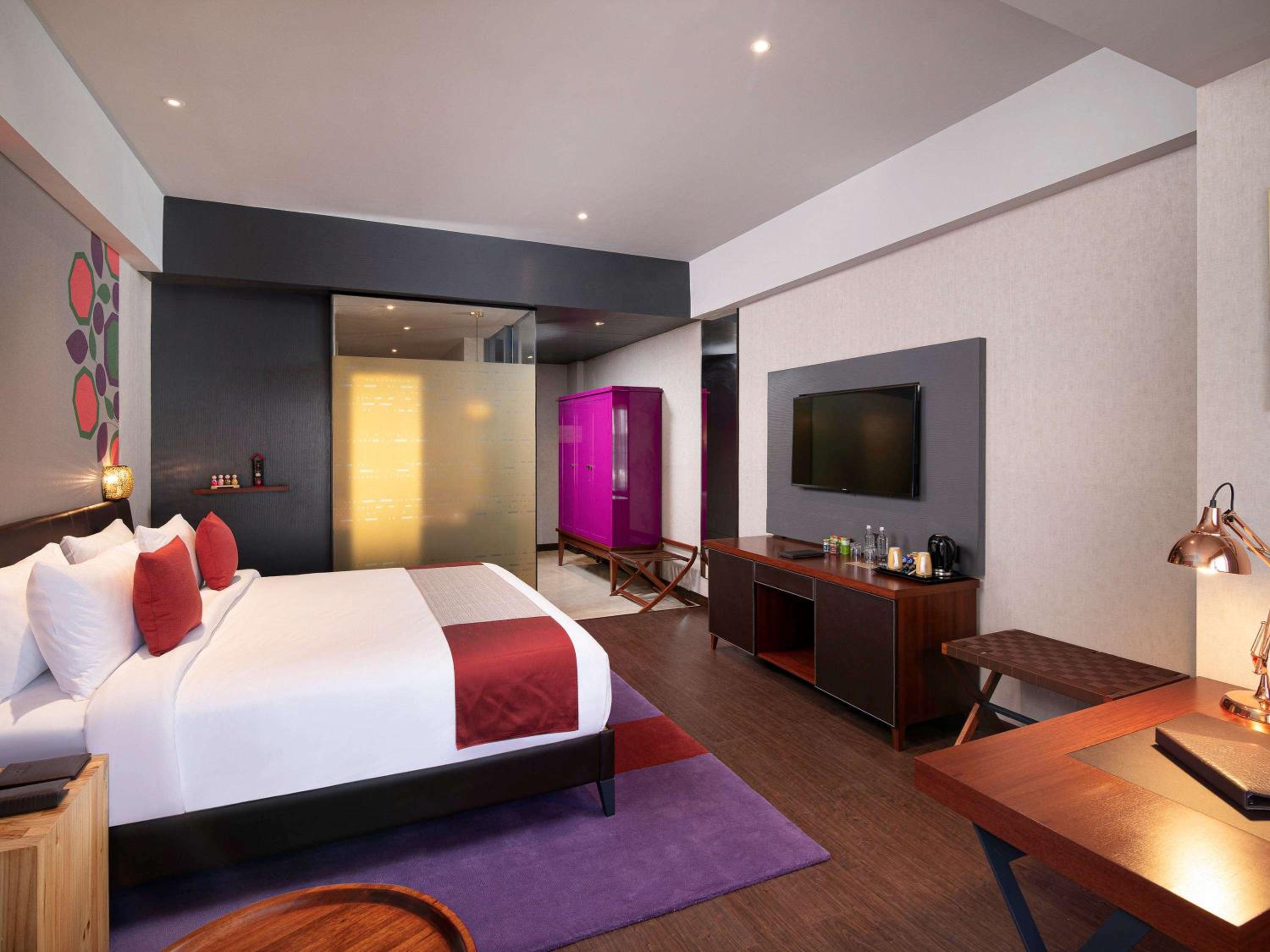 Deluxe King Room with  25% Discount on F&B, Spa and Laundry - Photo 3