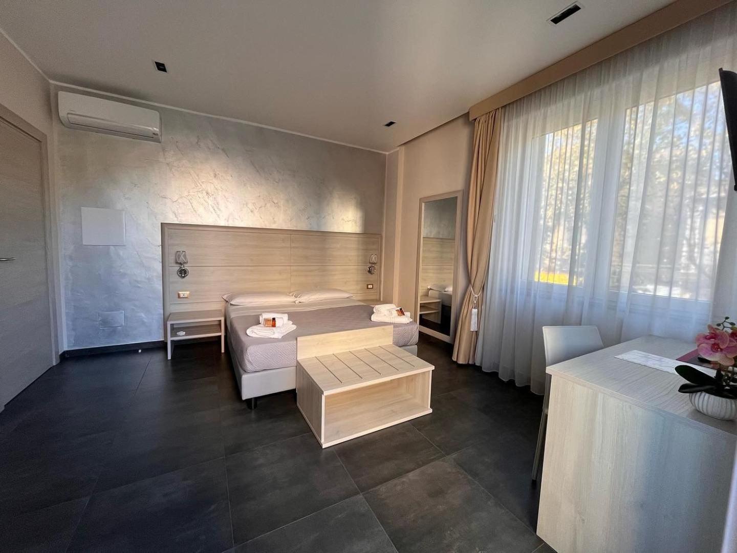 Deluxe Double or Twin Room with Sea View - Photo 36