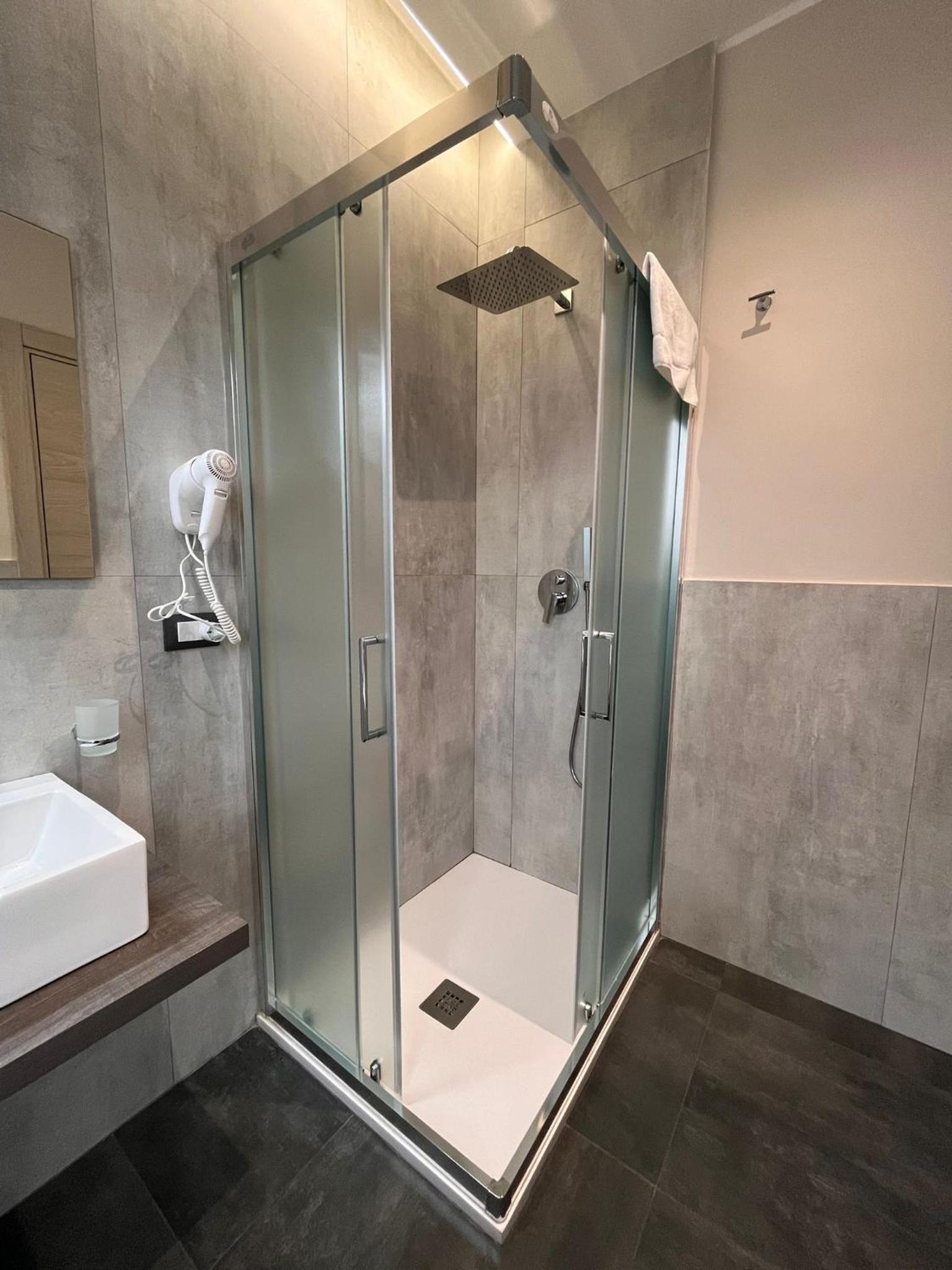 Deluxe Double or Twin Room with Sea View - Photo 22