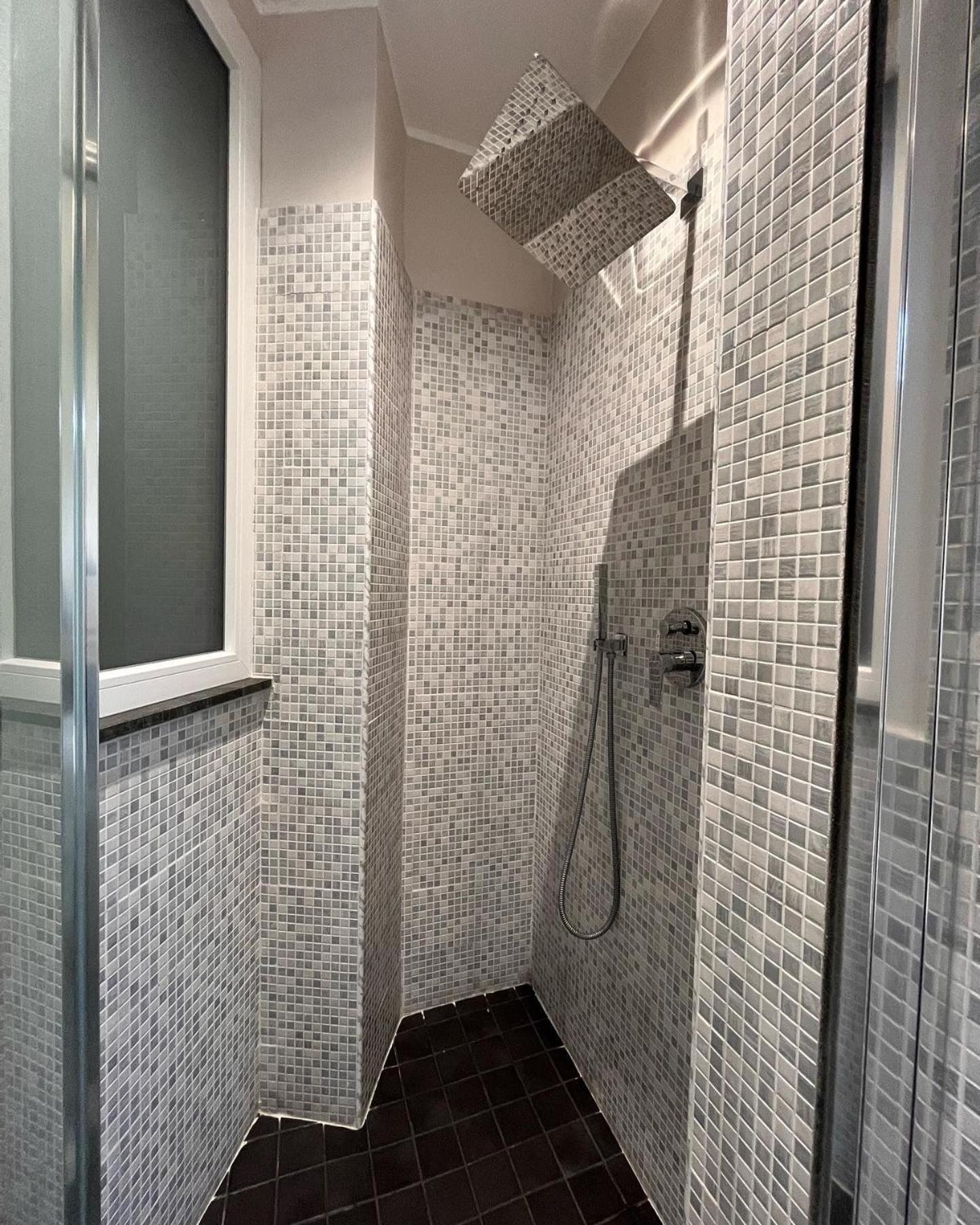 Deluxe Double or Twin Room with Sea View - Photo 21