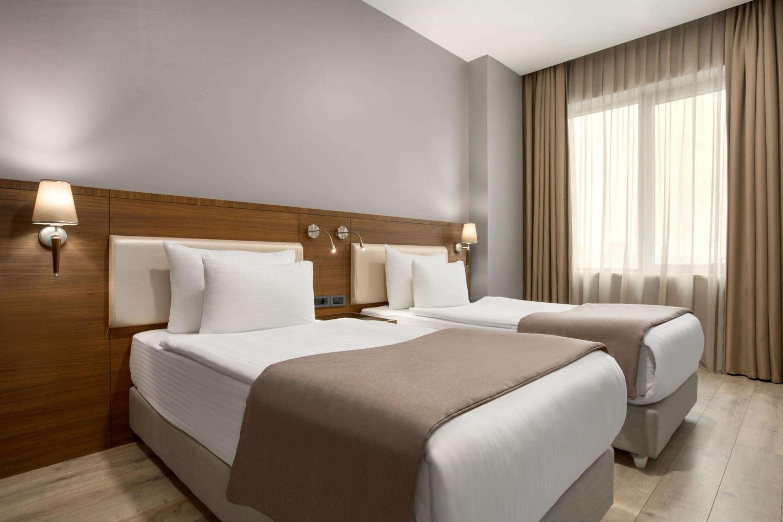 Connection Rooms with Two Twin Beds - Non-Smoking photo 1