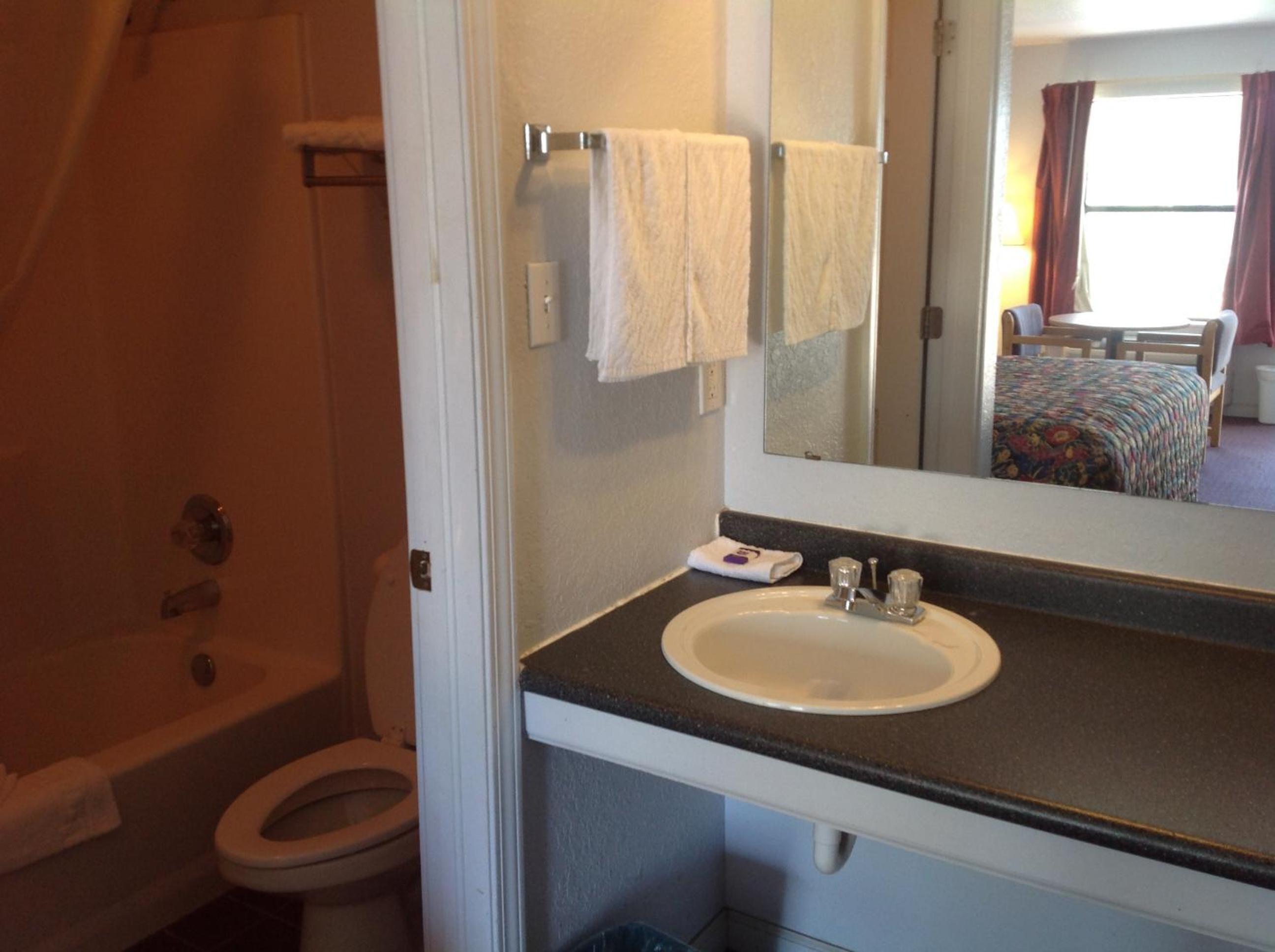 Double Room with Two Double Beds - Non-Smoking - Photo 2