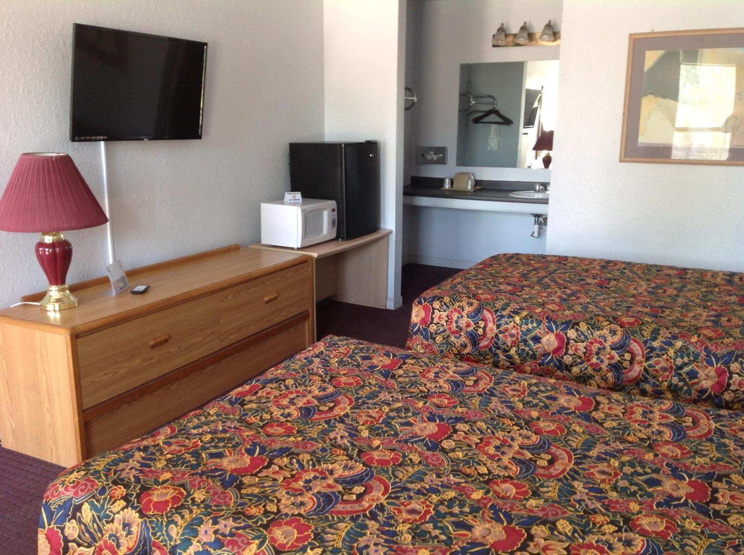 Double Room with Two Double Beds - Non-Smoking - Photo 4