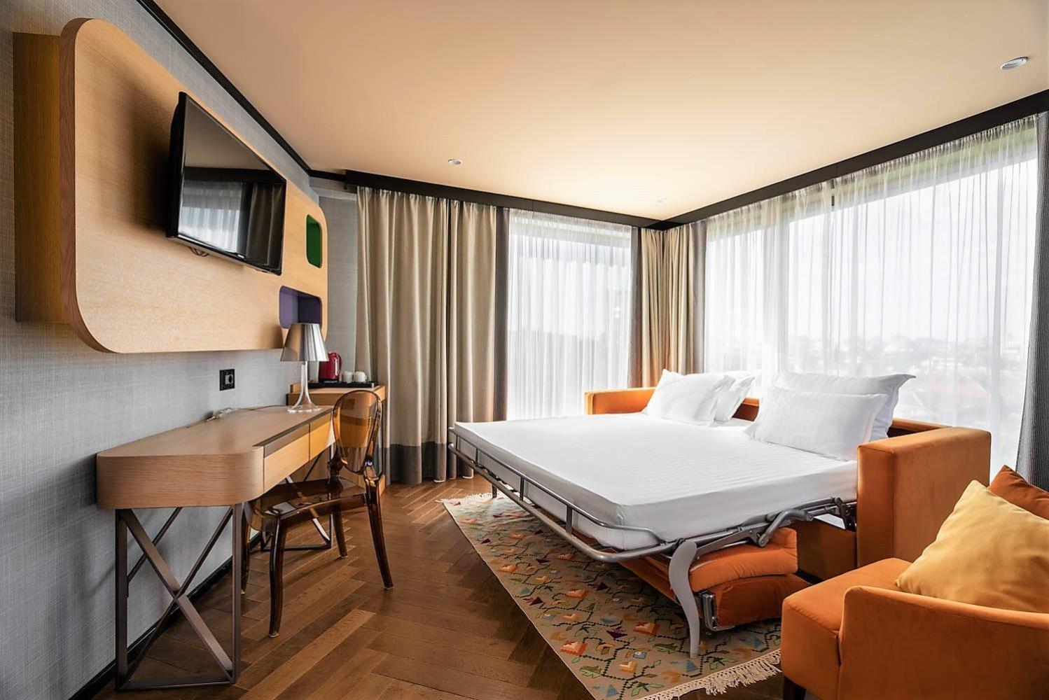 Suite - Photo 9