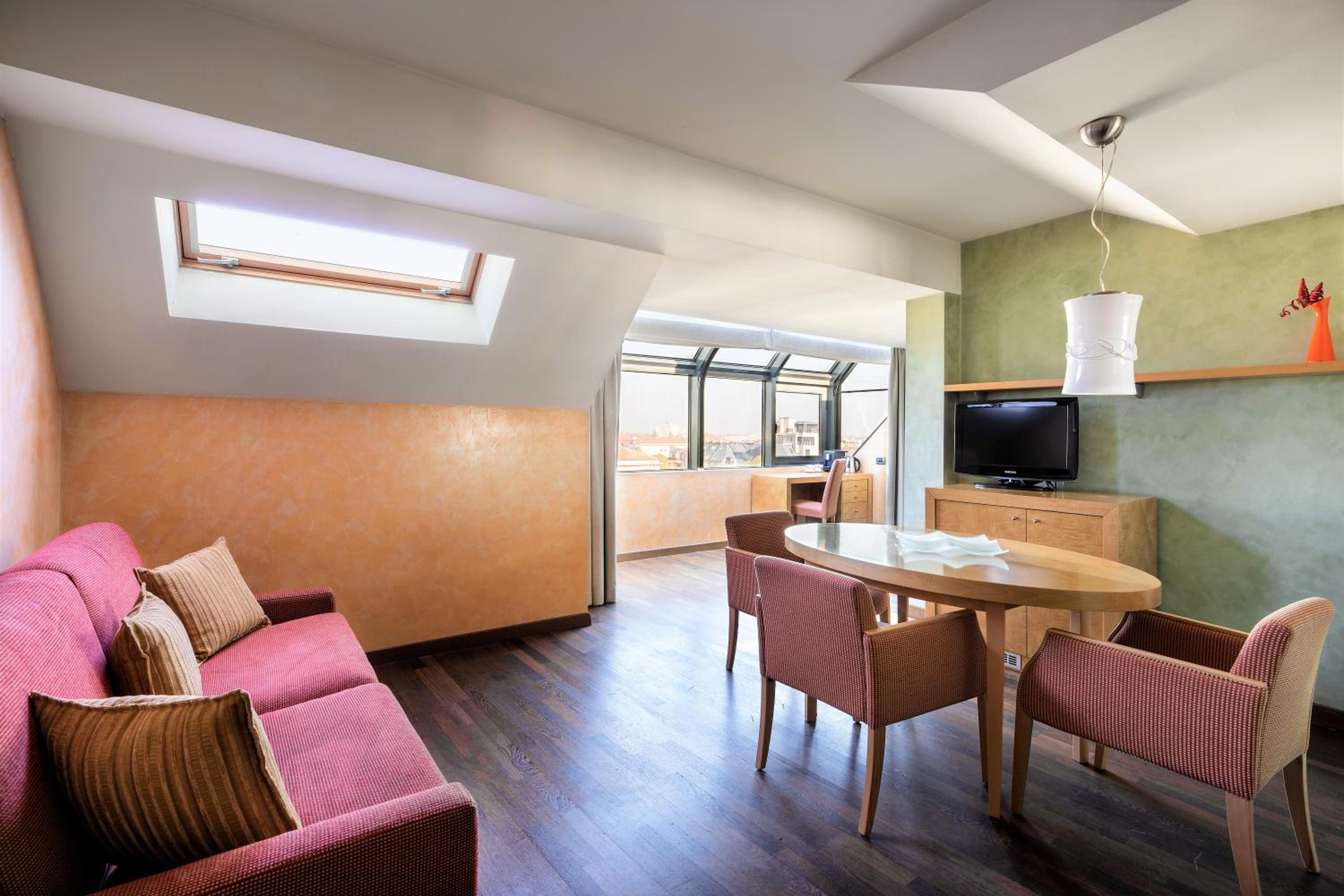 Suite - Photo 6
