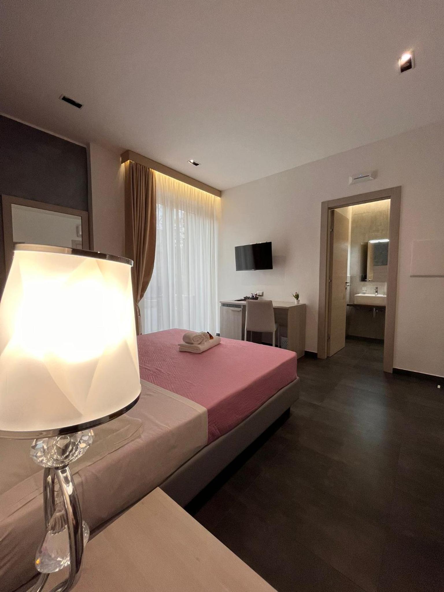 Standard Double or Twin Room with Balcony - Photo 26