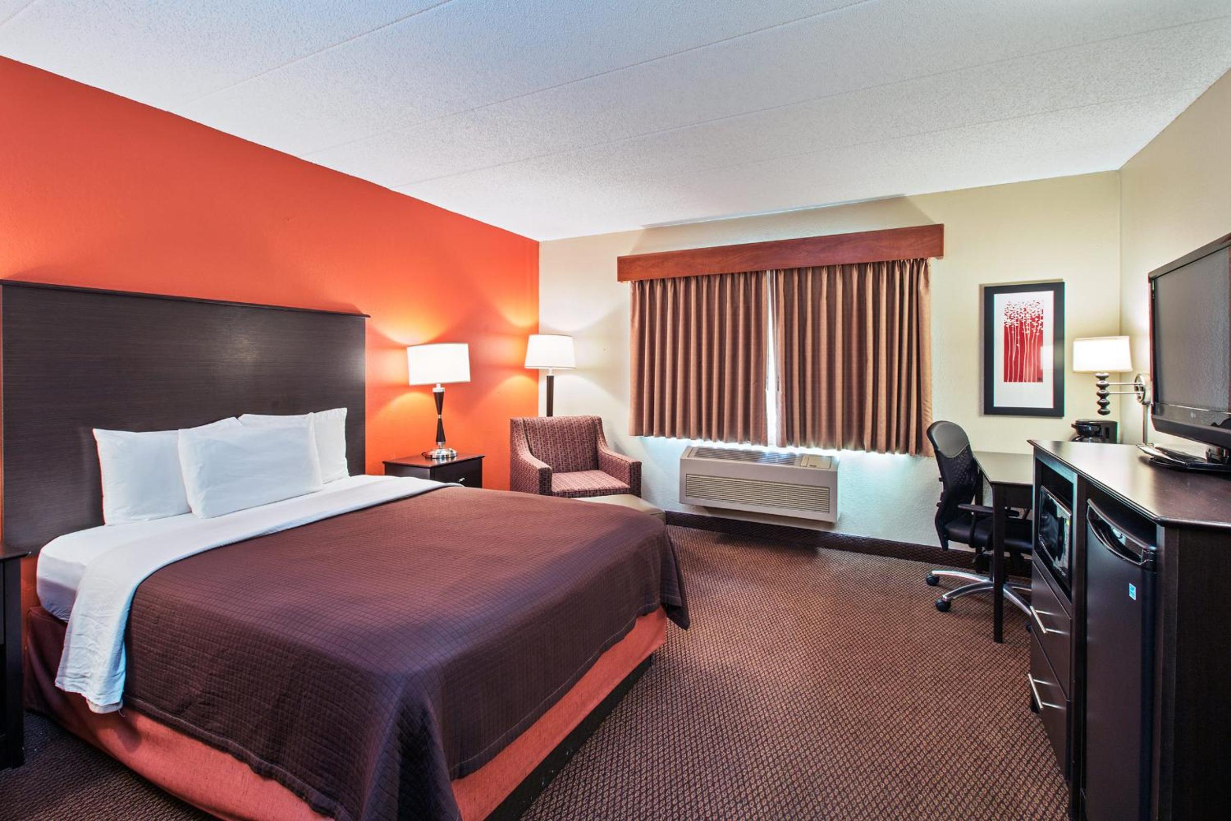 Queen Room - Non-Smoking - Photo 1
