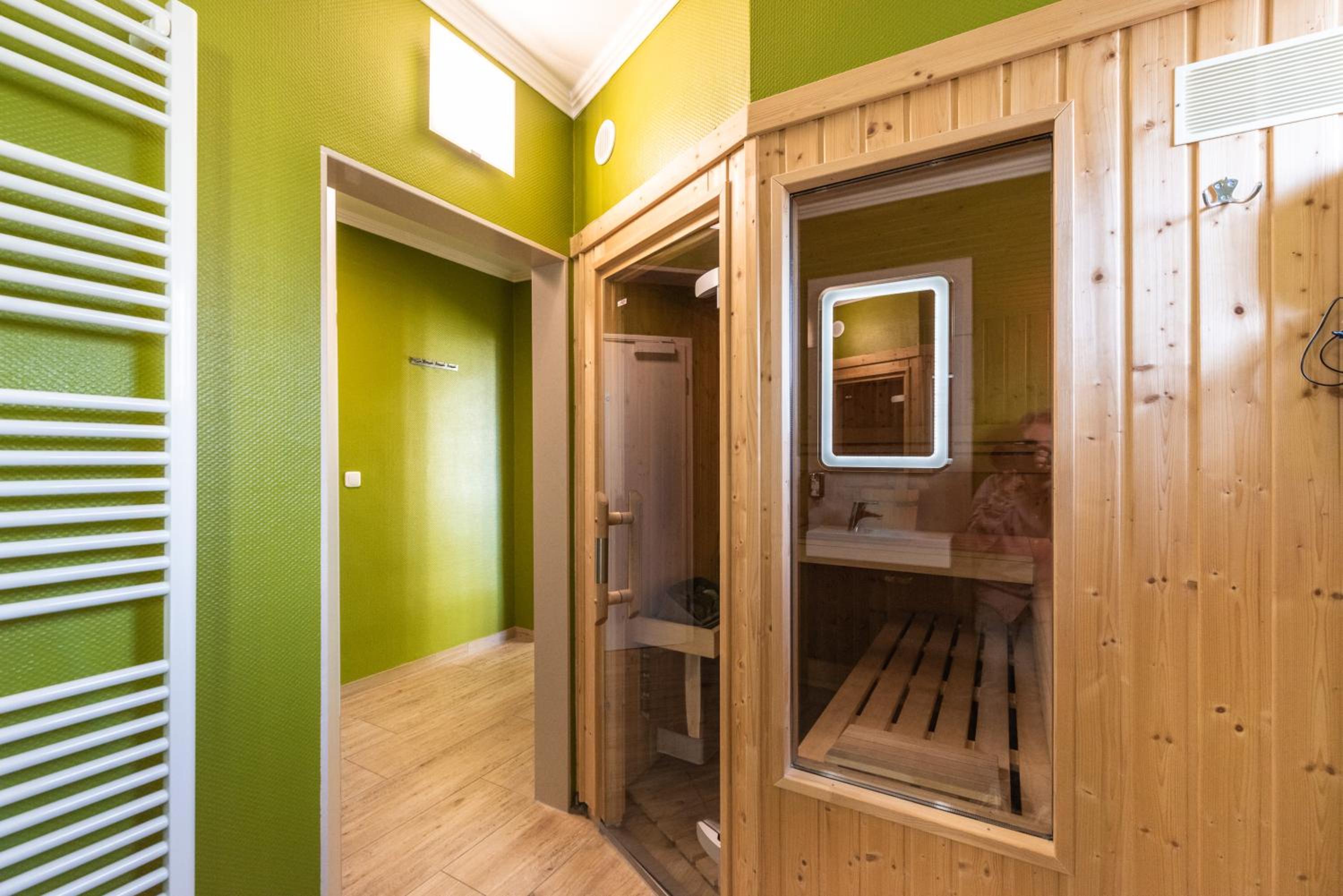 Double Room with Whirlpool photo 2