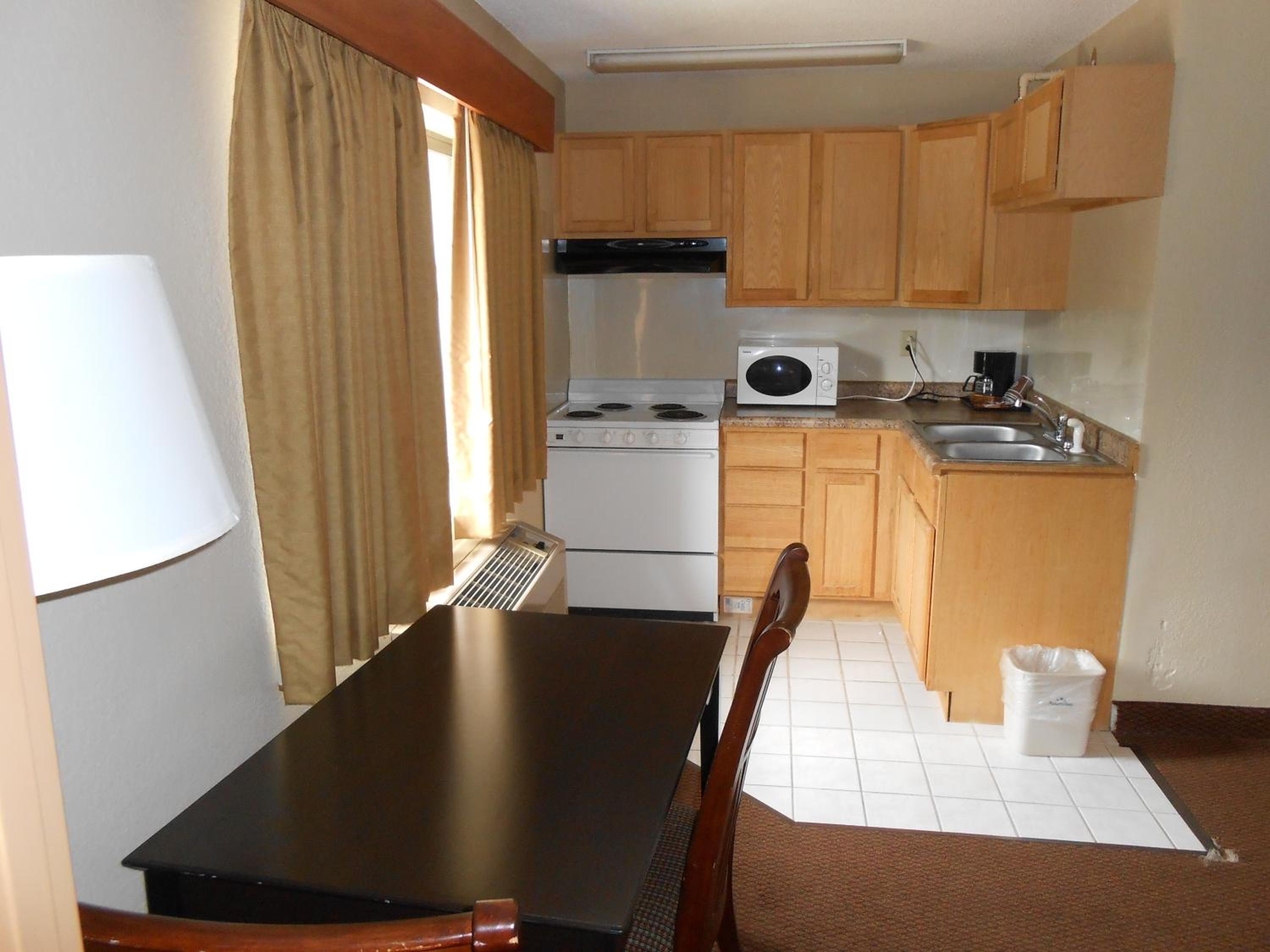 One-Bedroom Deluxe King Suite - Non-Smoking - Photo 1