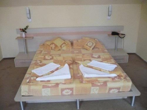Double or Twin Room - Photo 4