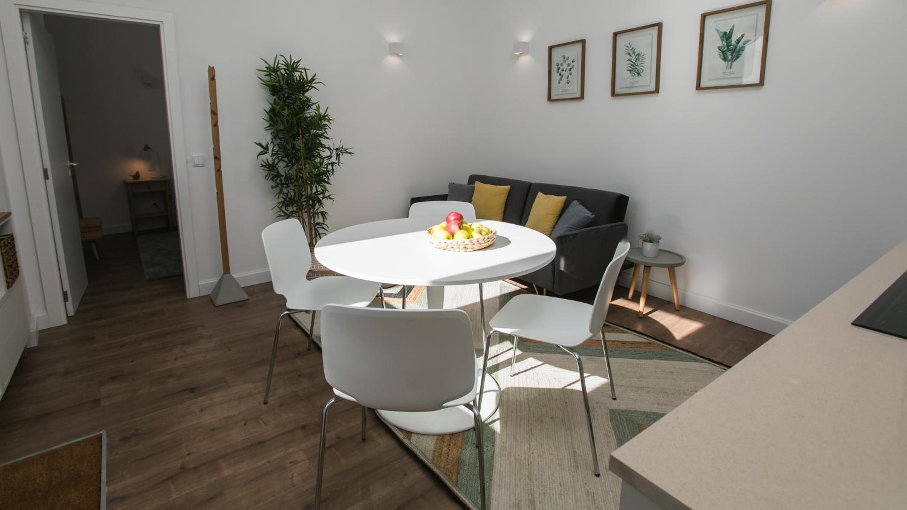 Apartment - Ground Floor - Photo 2