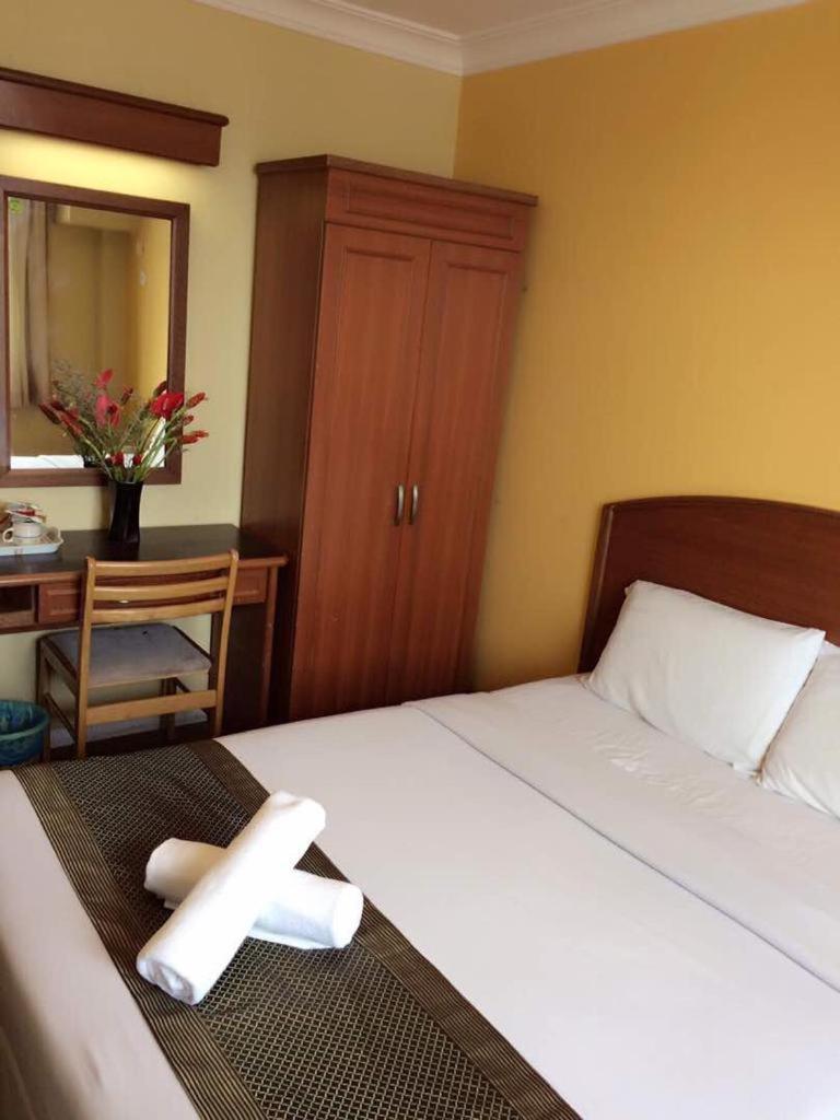 Deluxe Queen Room