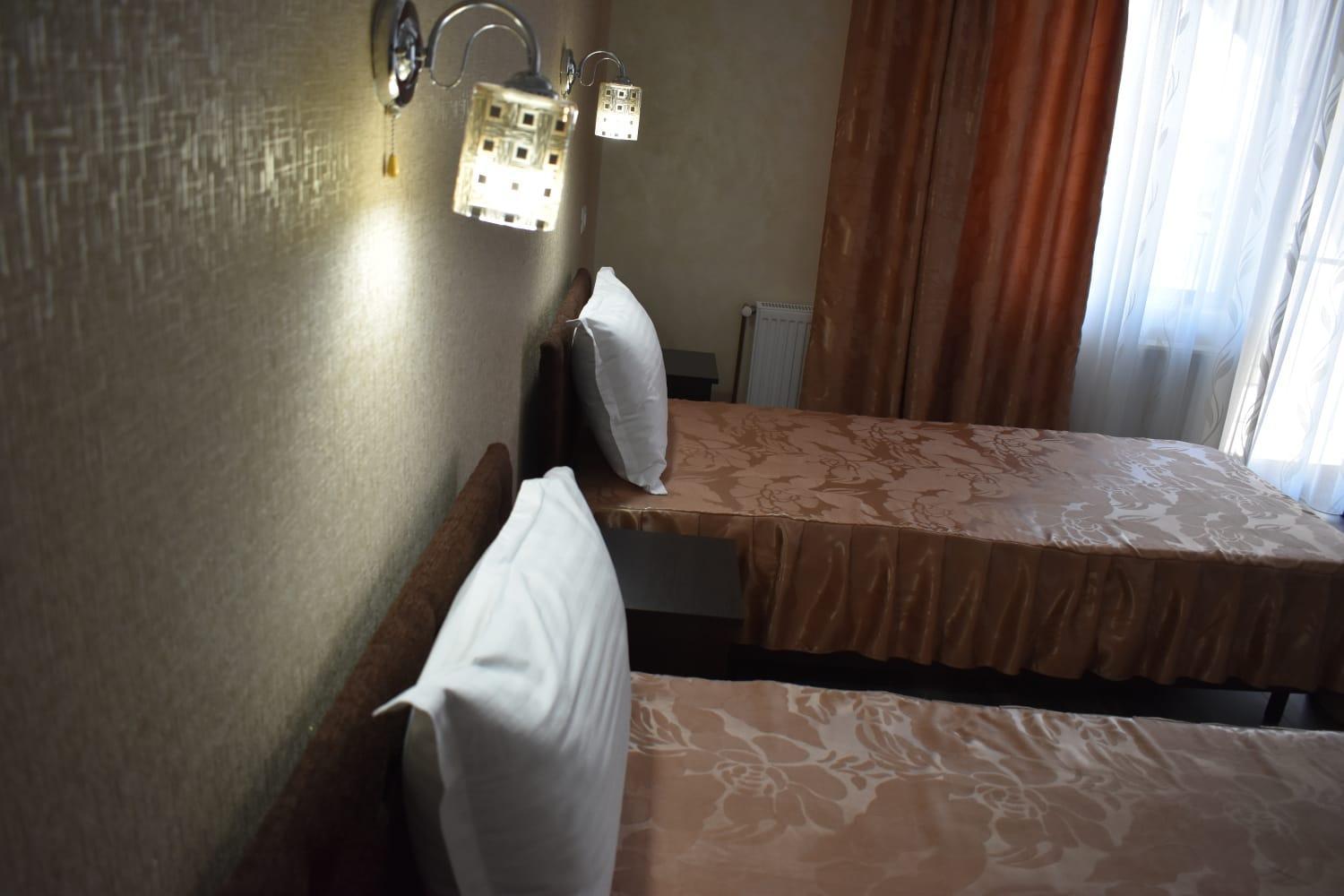 Double or Twin Room with Balcony - Photo 7