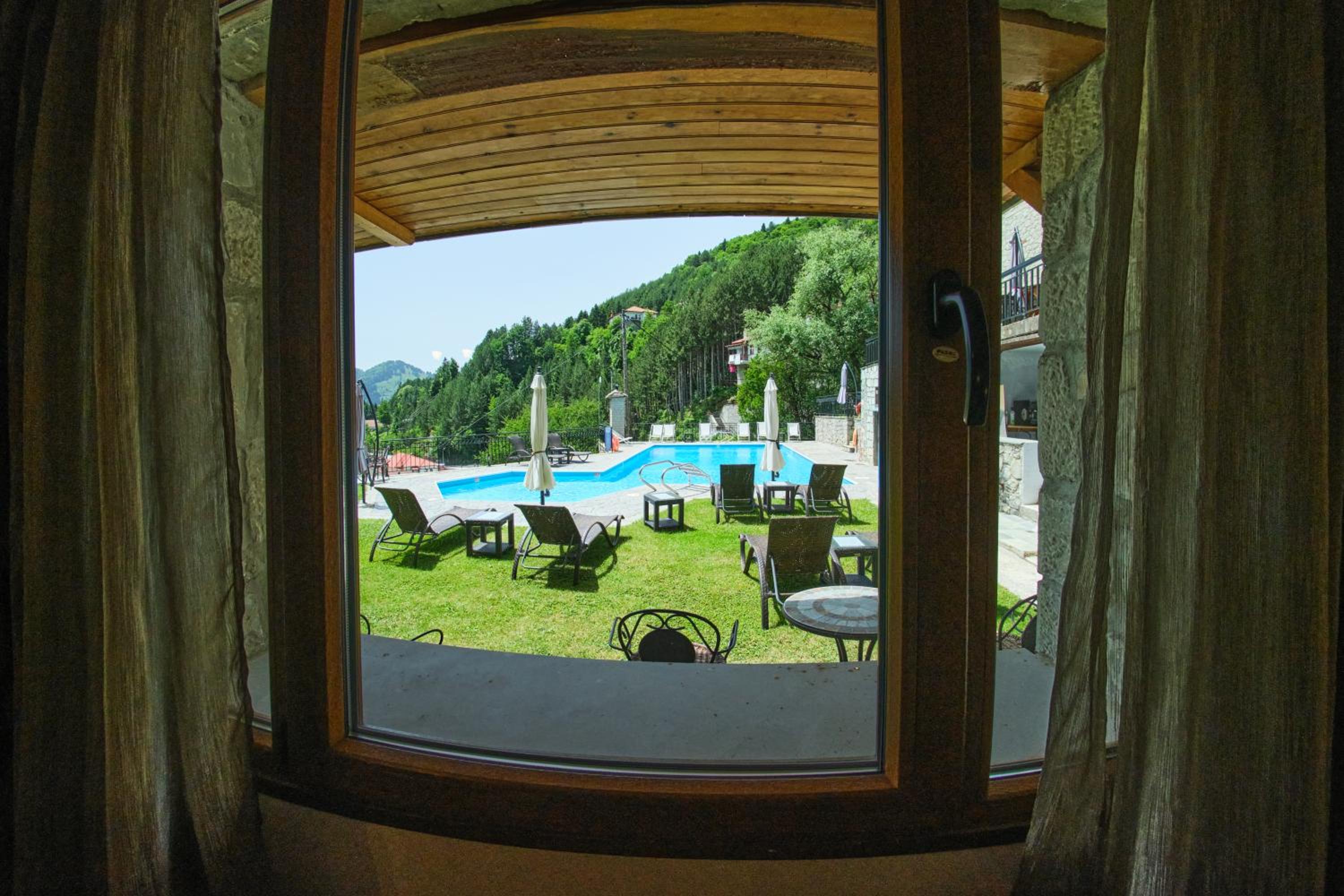 Triple Room with Hydromassage Shower and Mountain View photo 2