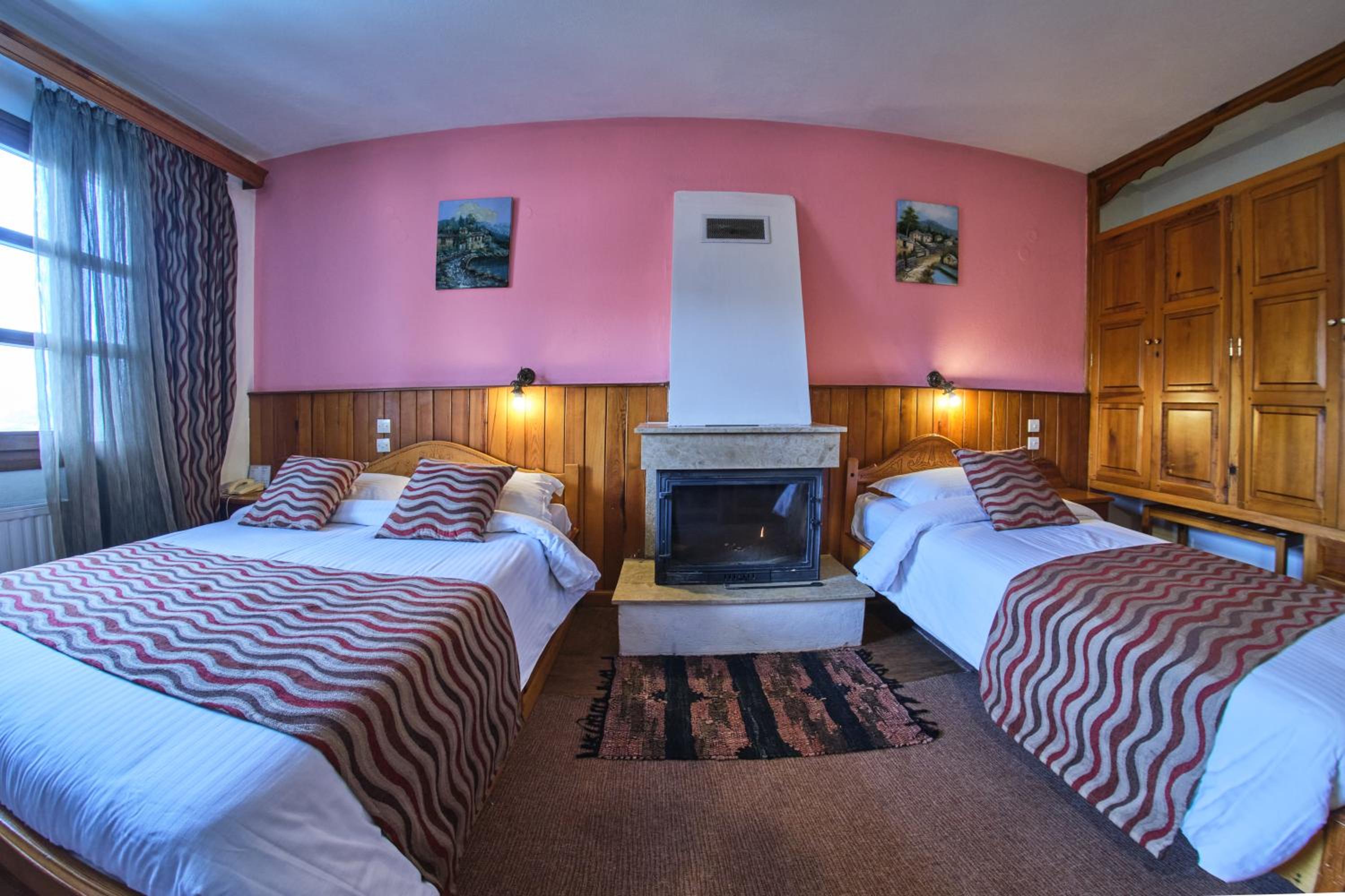 Triple Room with Mountain View and Fireplace photo 3