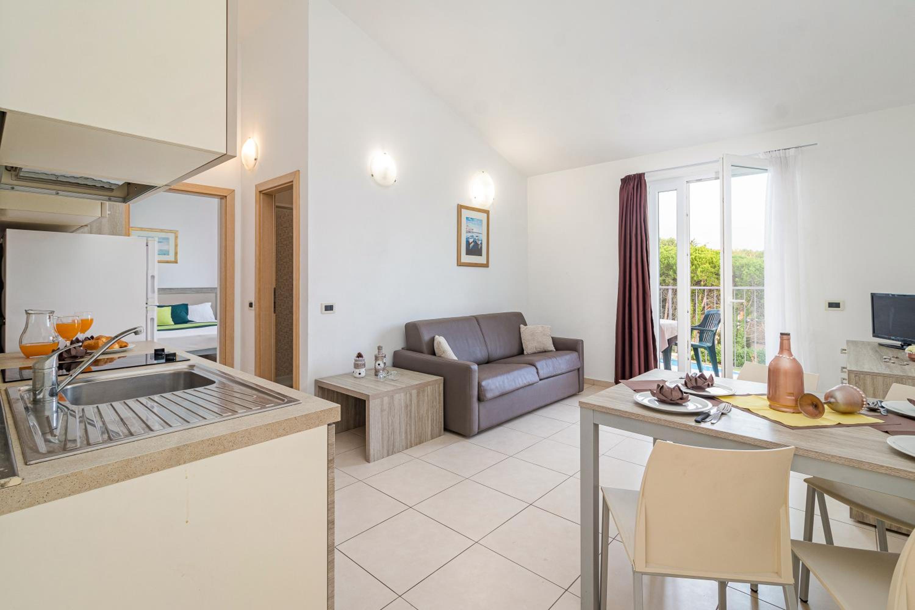 One-Bedroom Apartment With Balcony - Annex (4 People)