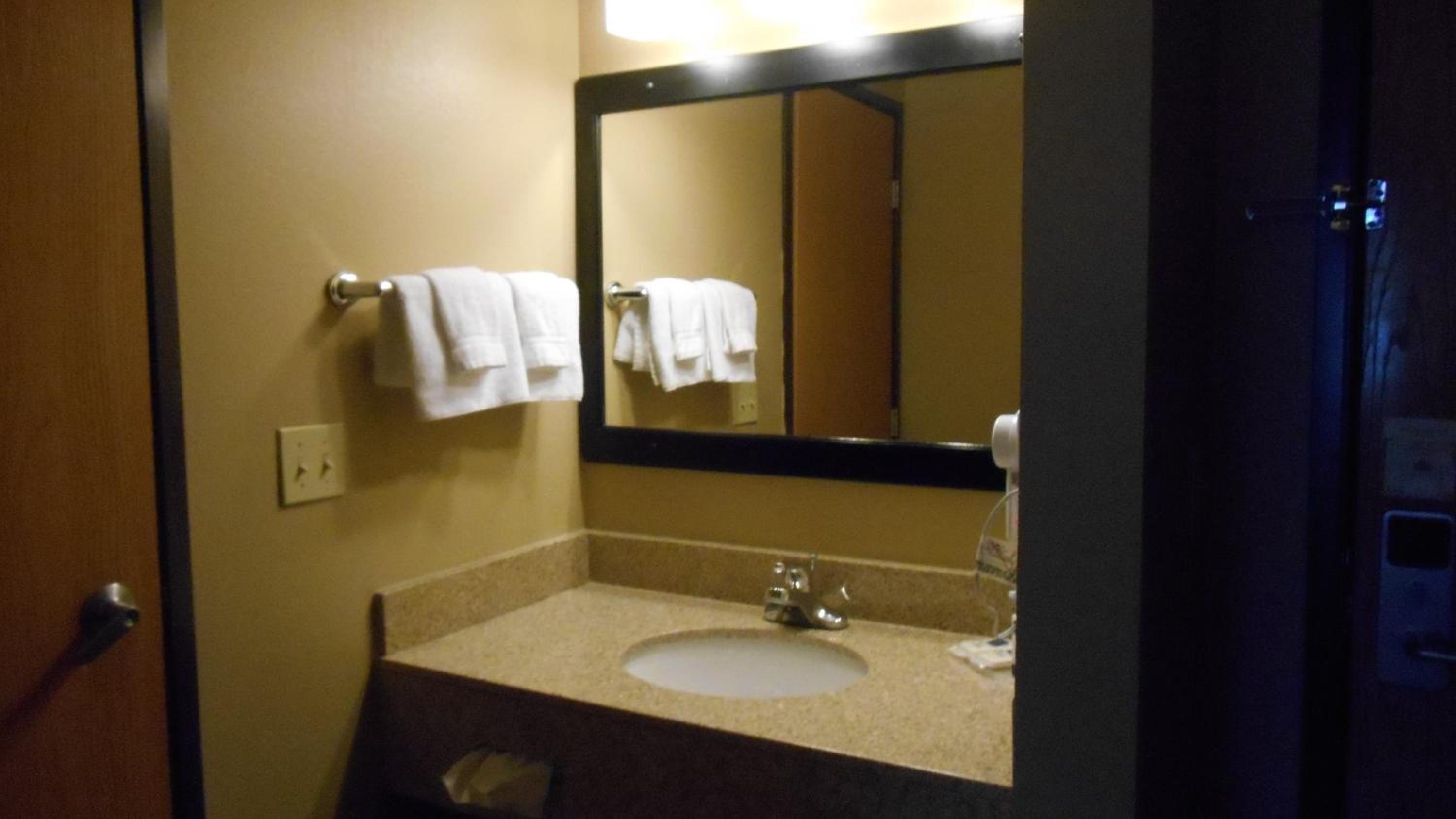 Junior King Suite - Non-Smoking - Photo 3