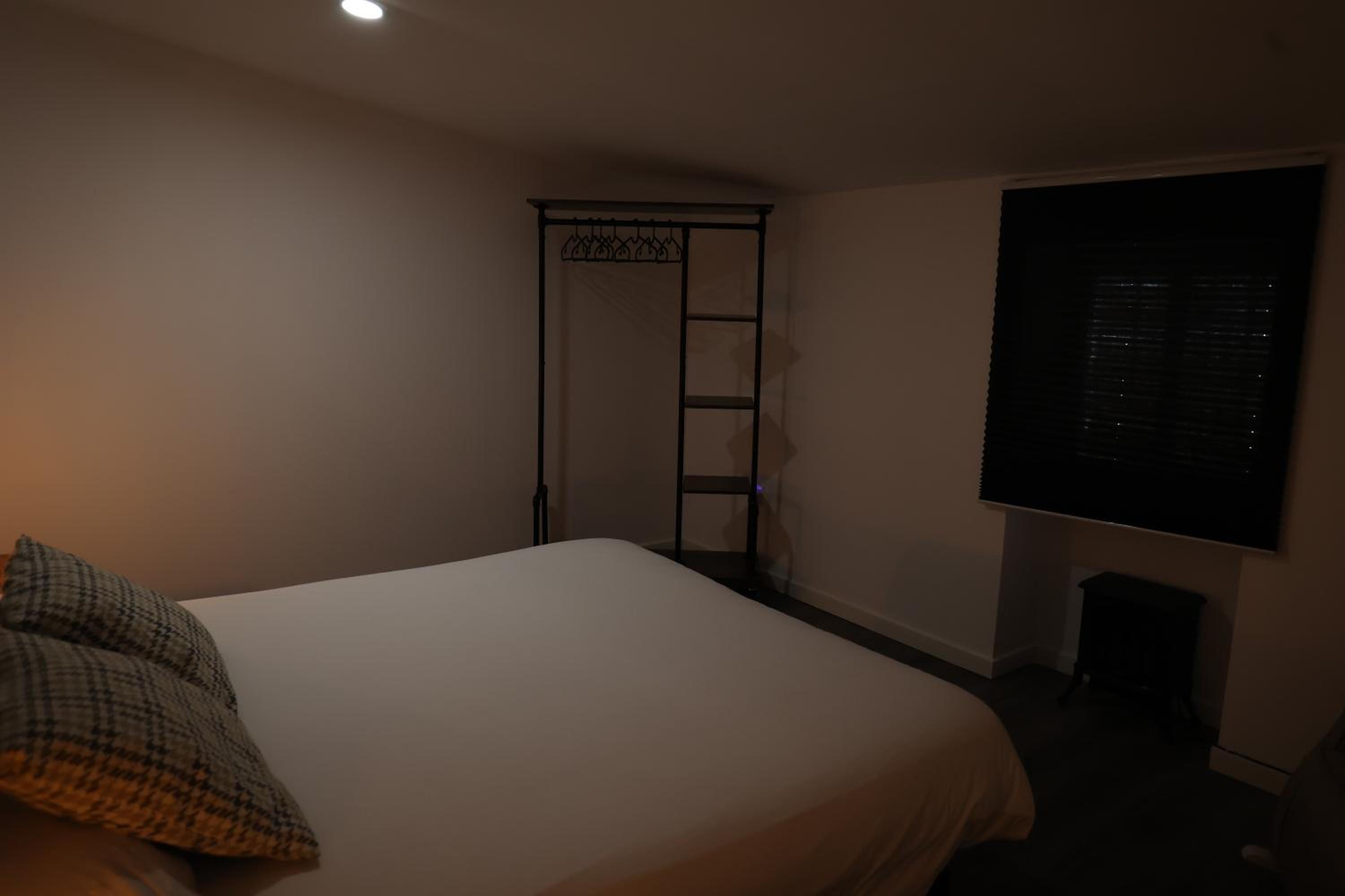 Two-Bedroom House - Photo 34