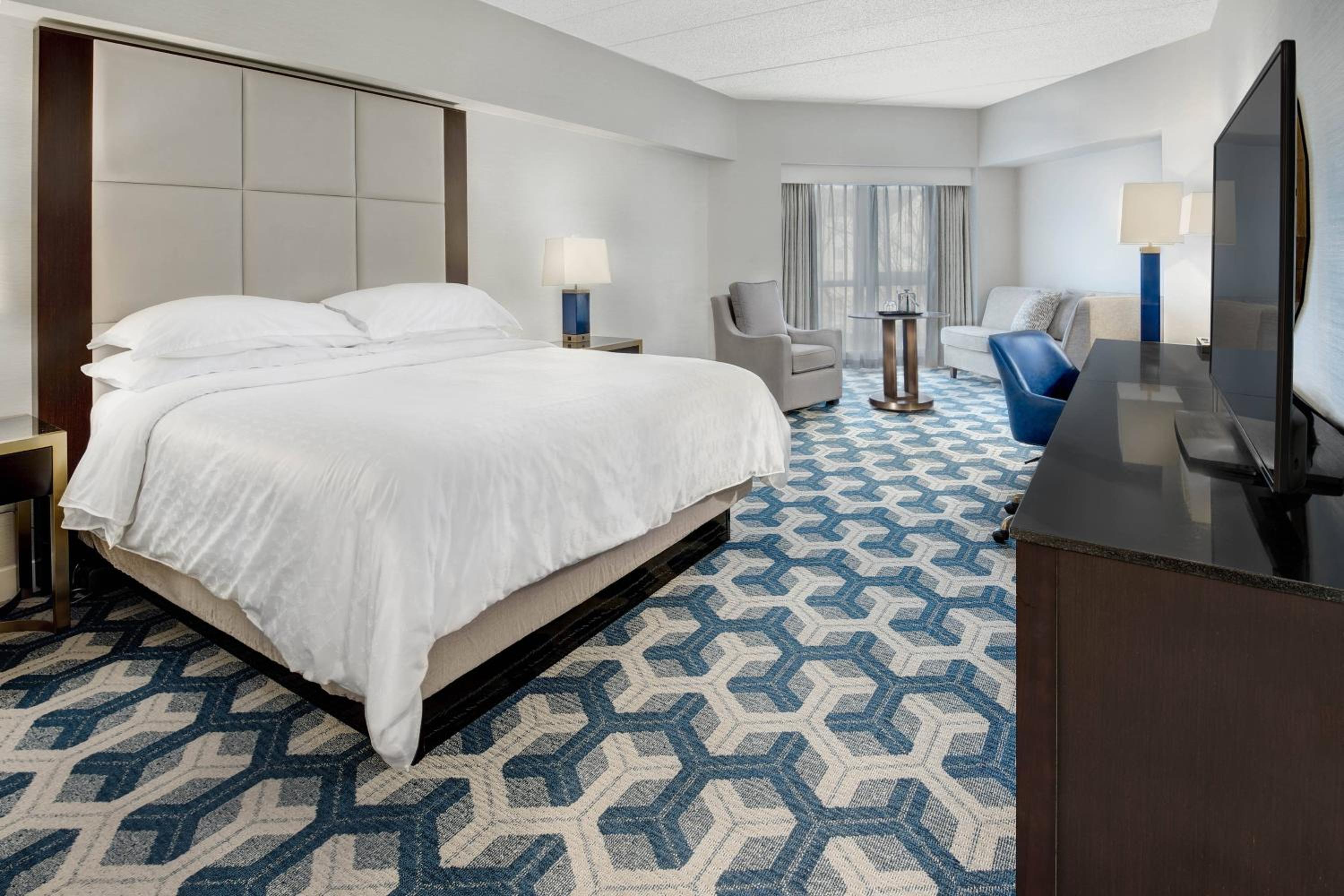Deluxe King Room - Photo 3