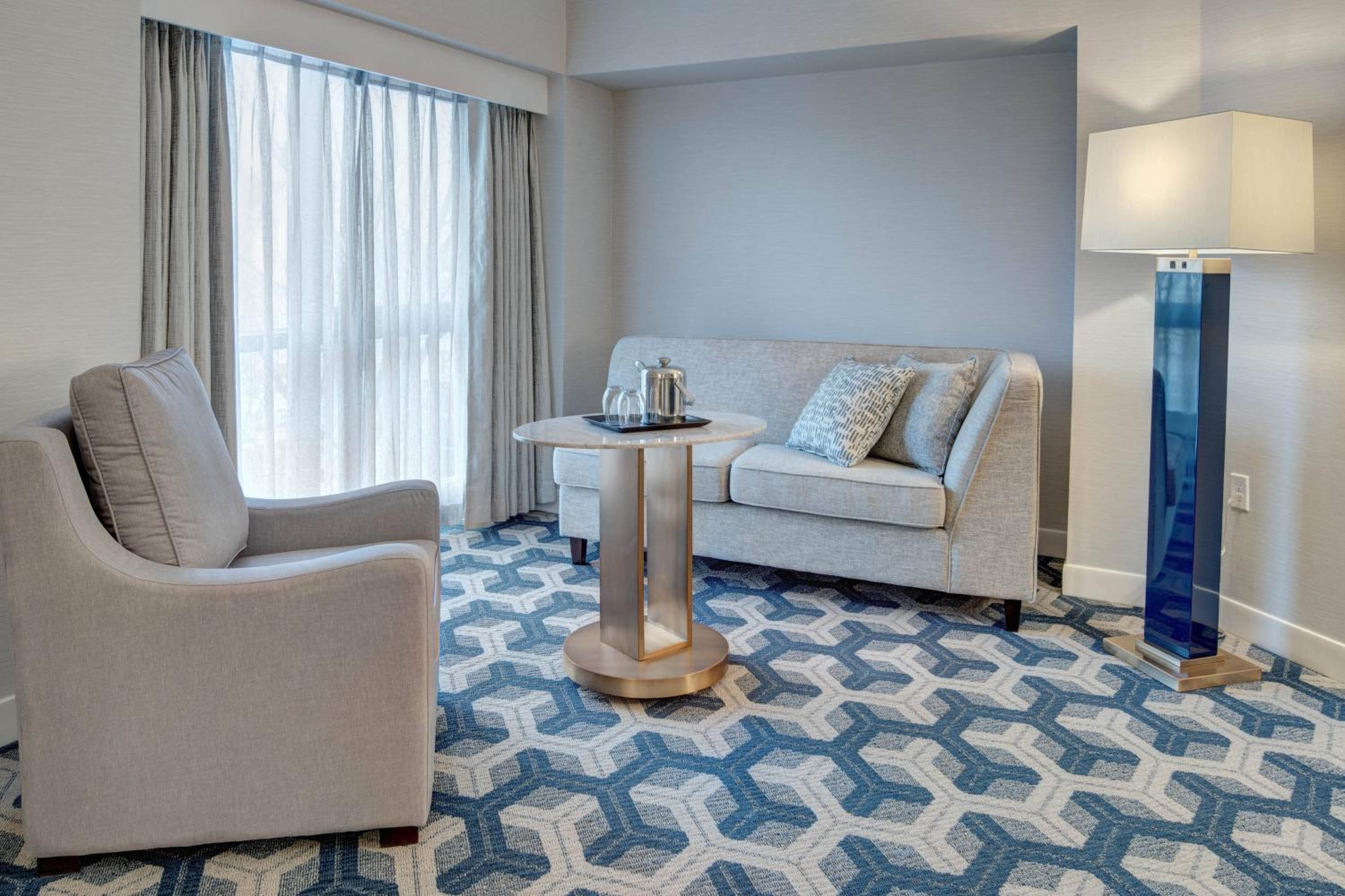 Deluxe Queen Room with Two Queen Beds - Photo 4