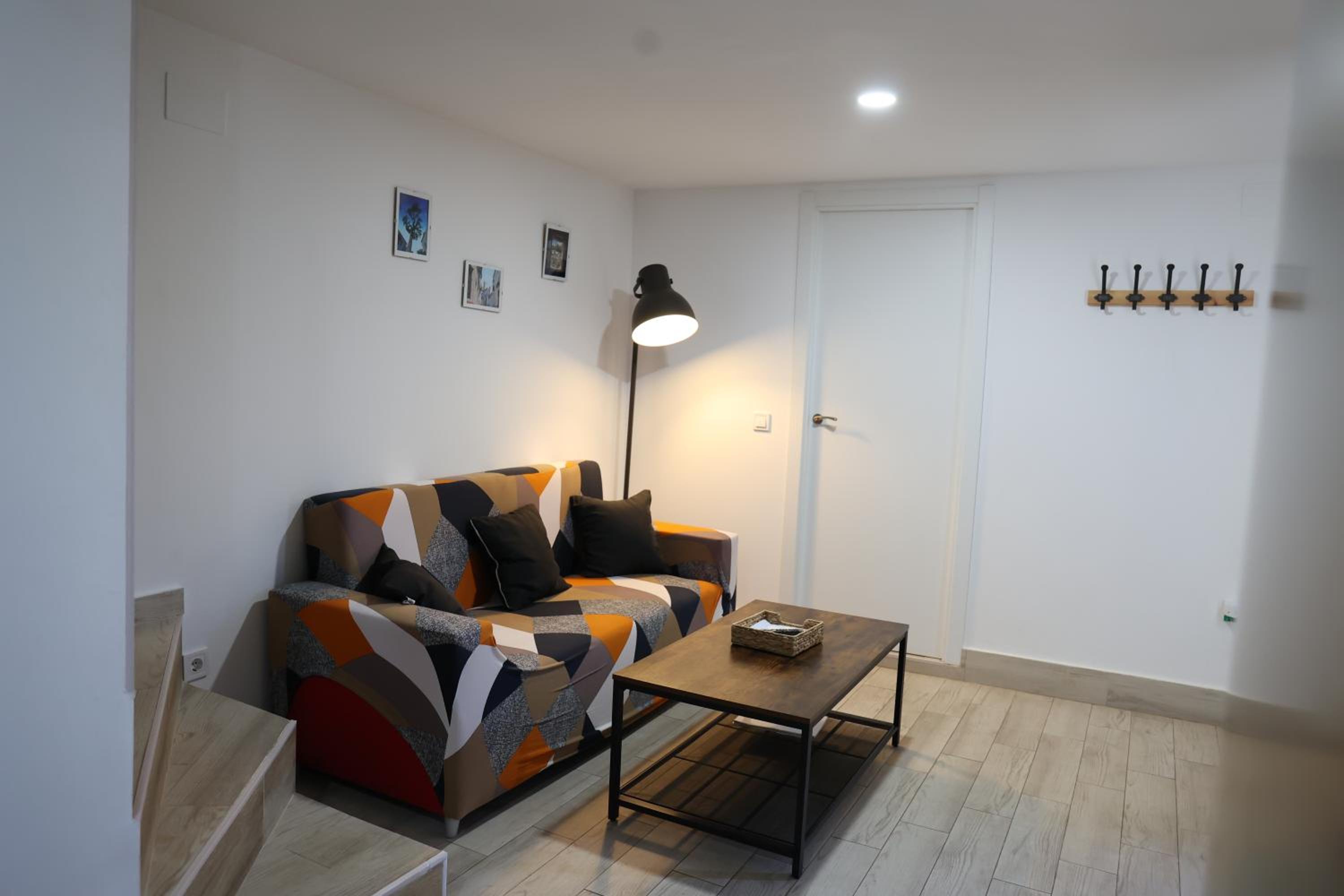 Two-Bedroom House - Photo 18